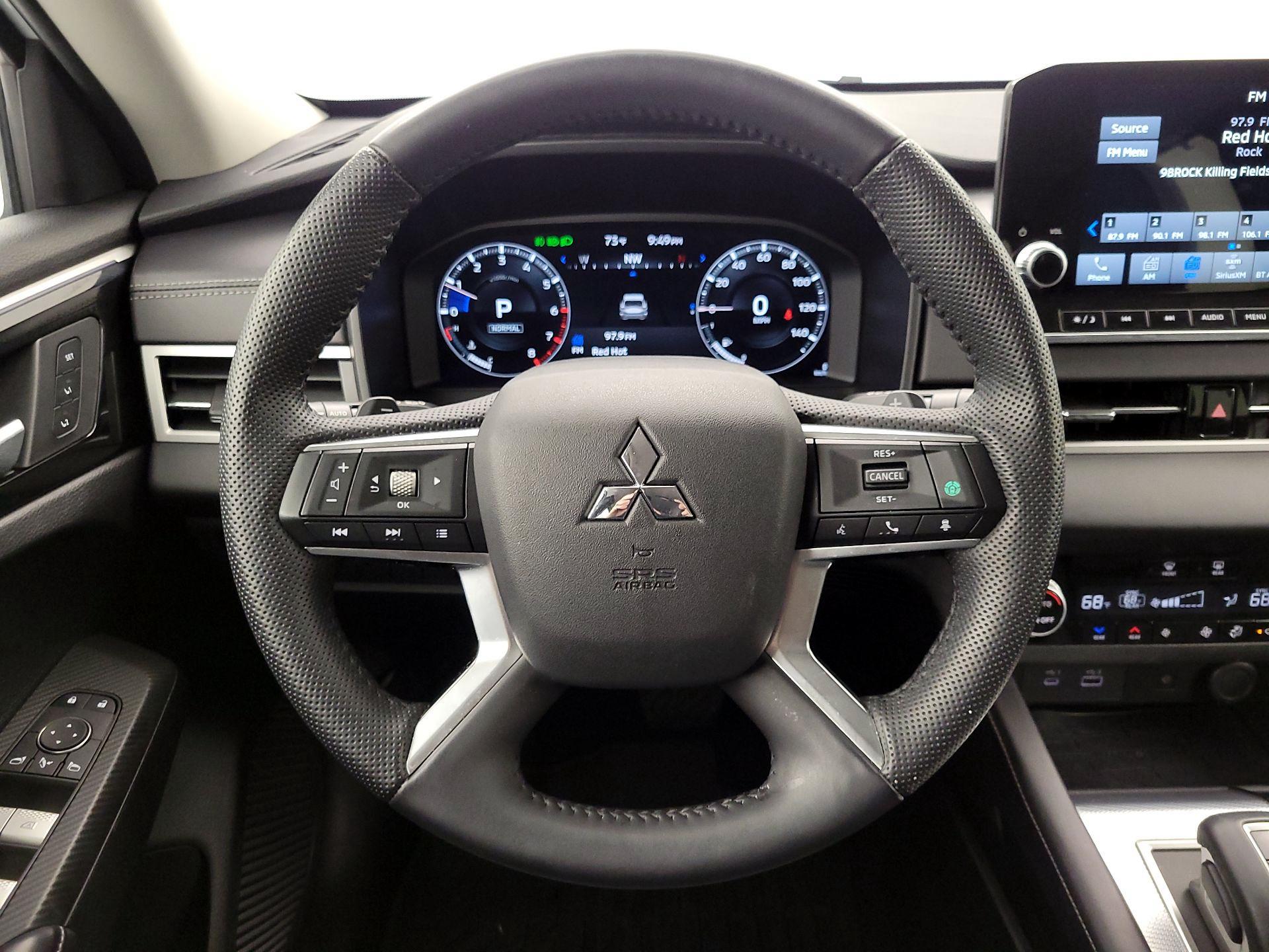 Thumbnail: 2024 Mitsubishi Outlander - 10