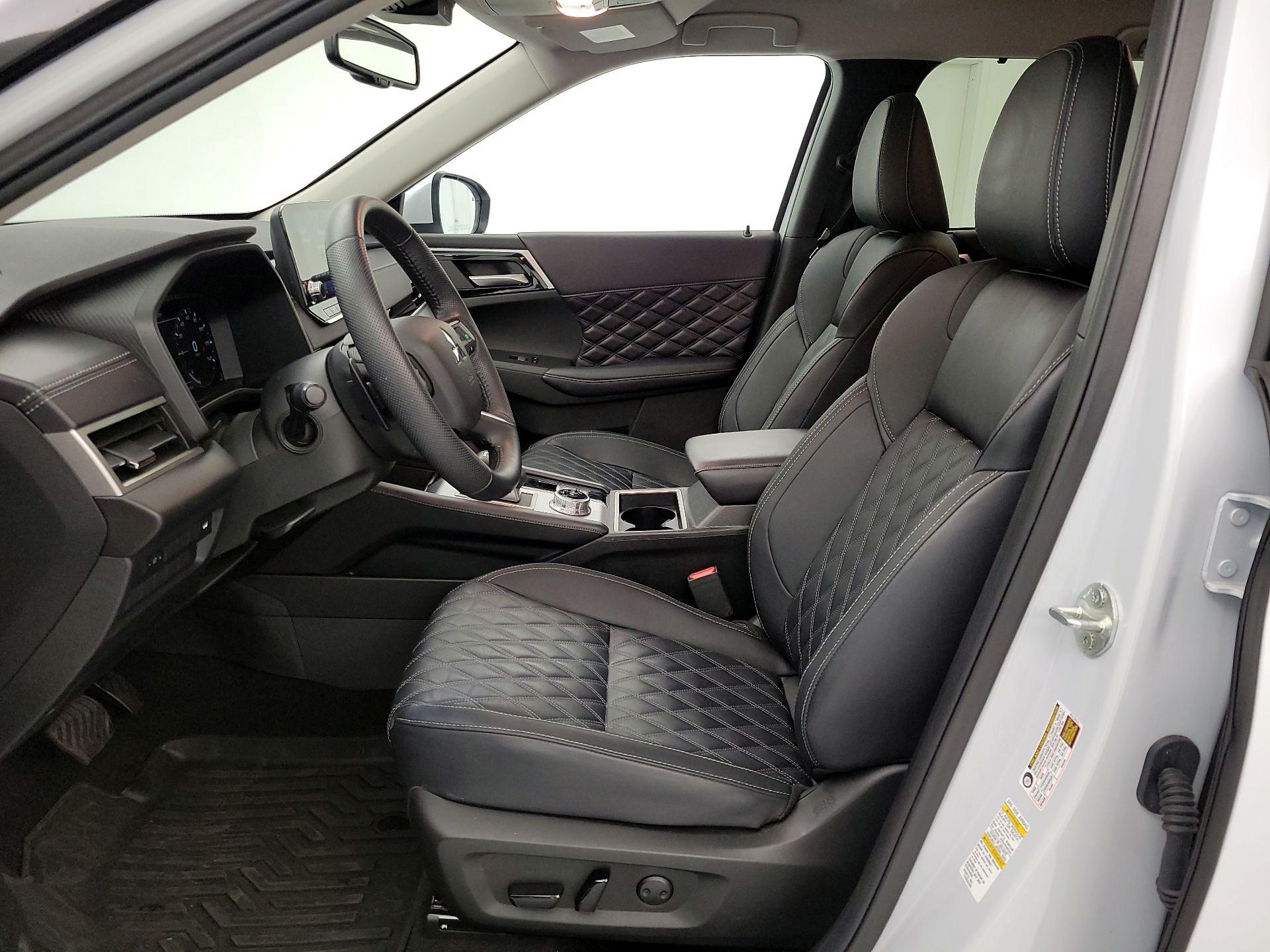 Thumbnail: 2024 Mitsubishi Outlander - 11