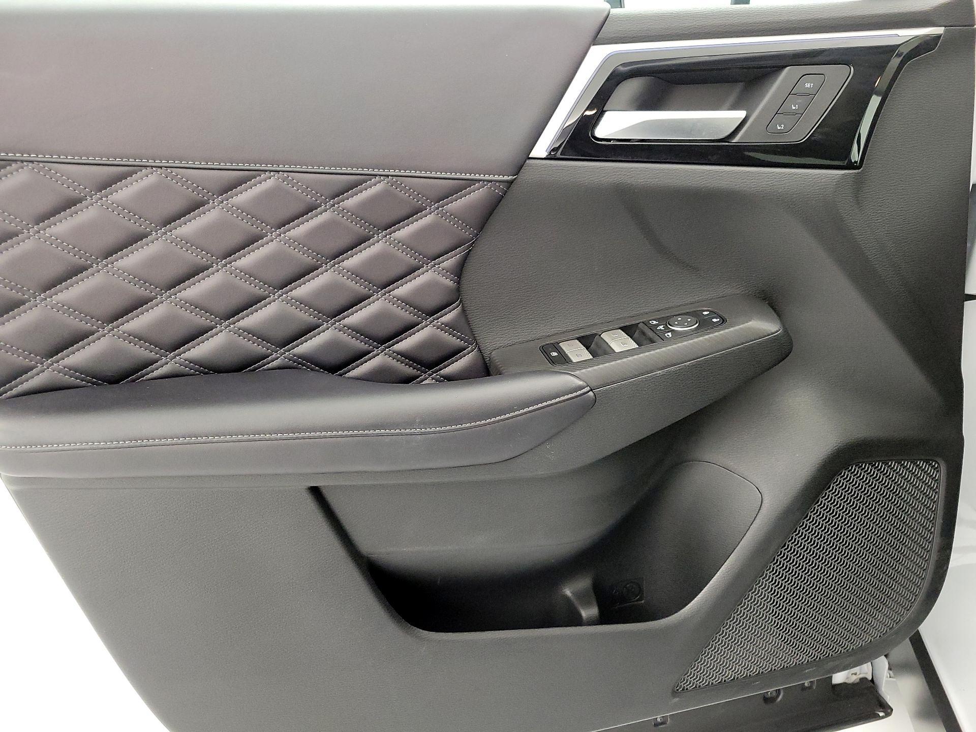 Thumbnail: 2024 Mitsubishi Outlander - 12