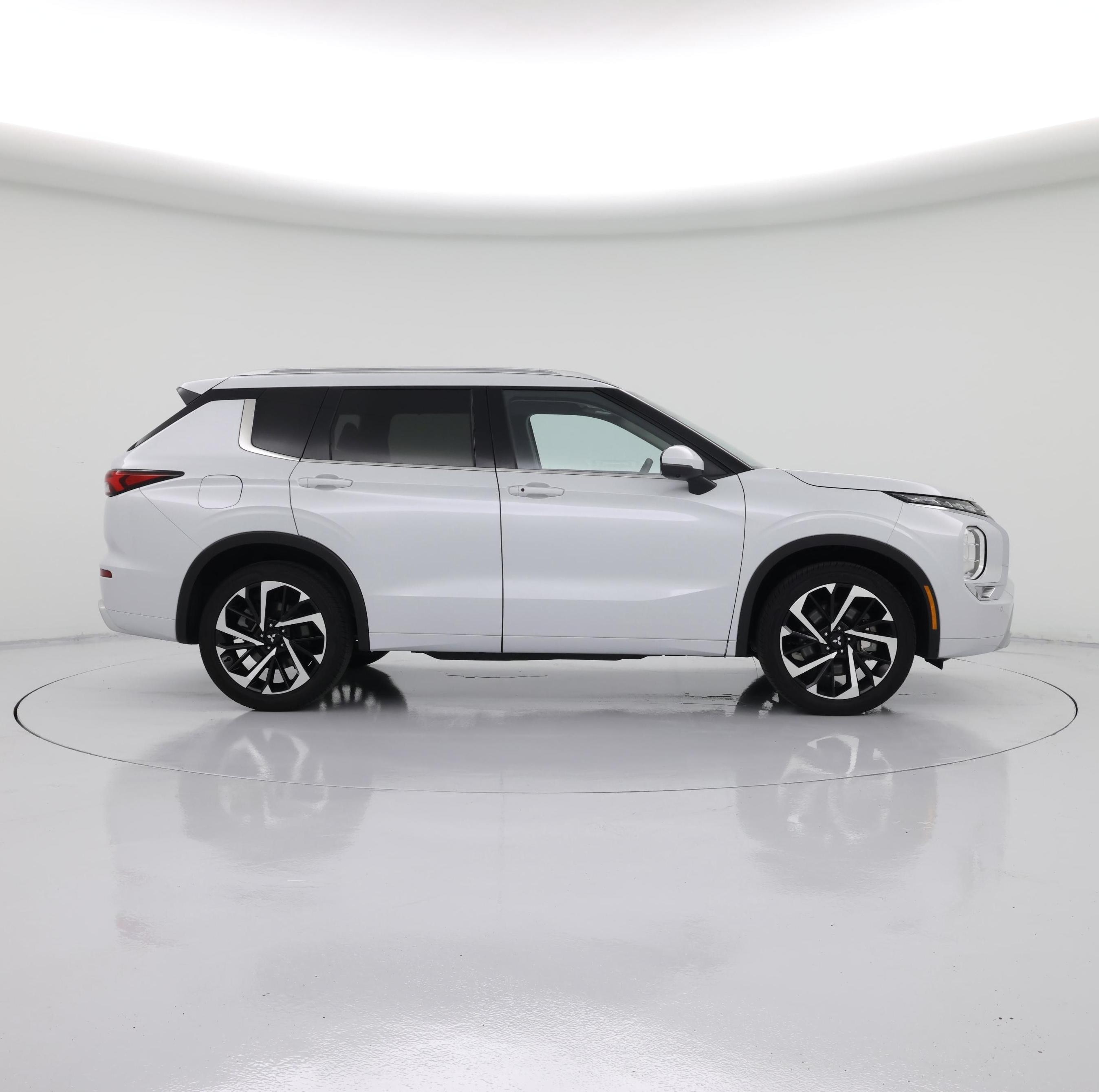 Thumbnail: 2024 Mitsubishi Outlander - 7