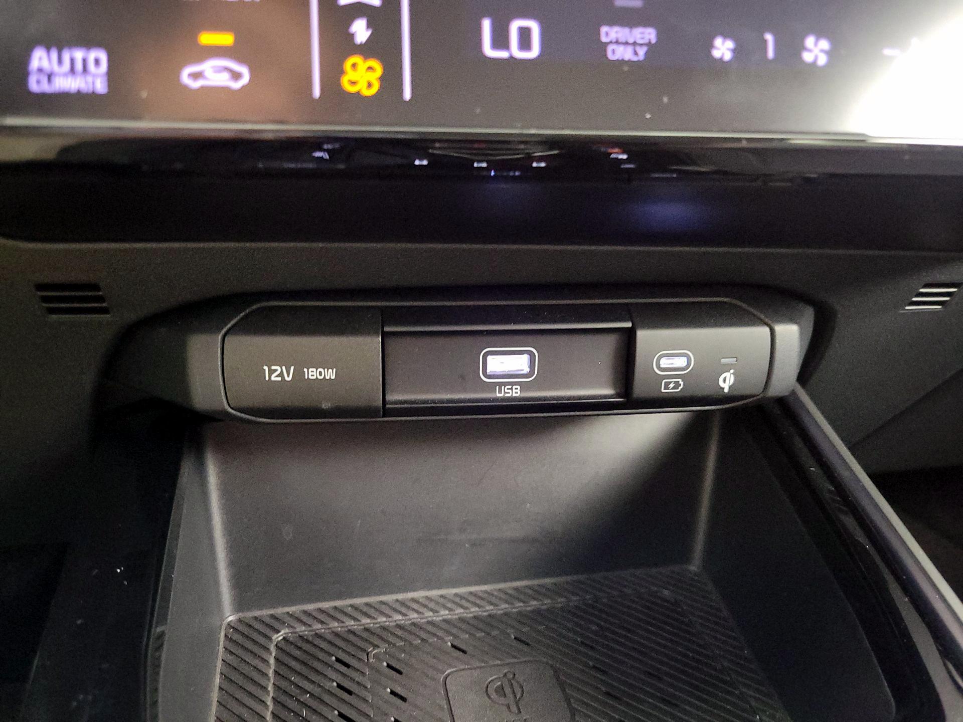 Thumbnail: 2023 Kia Niro - 17