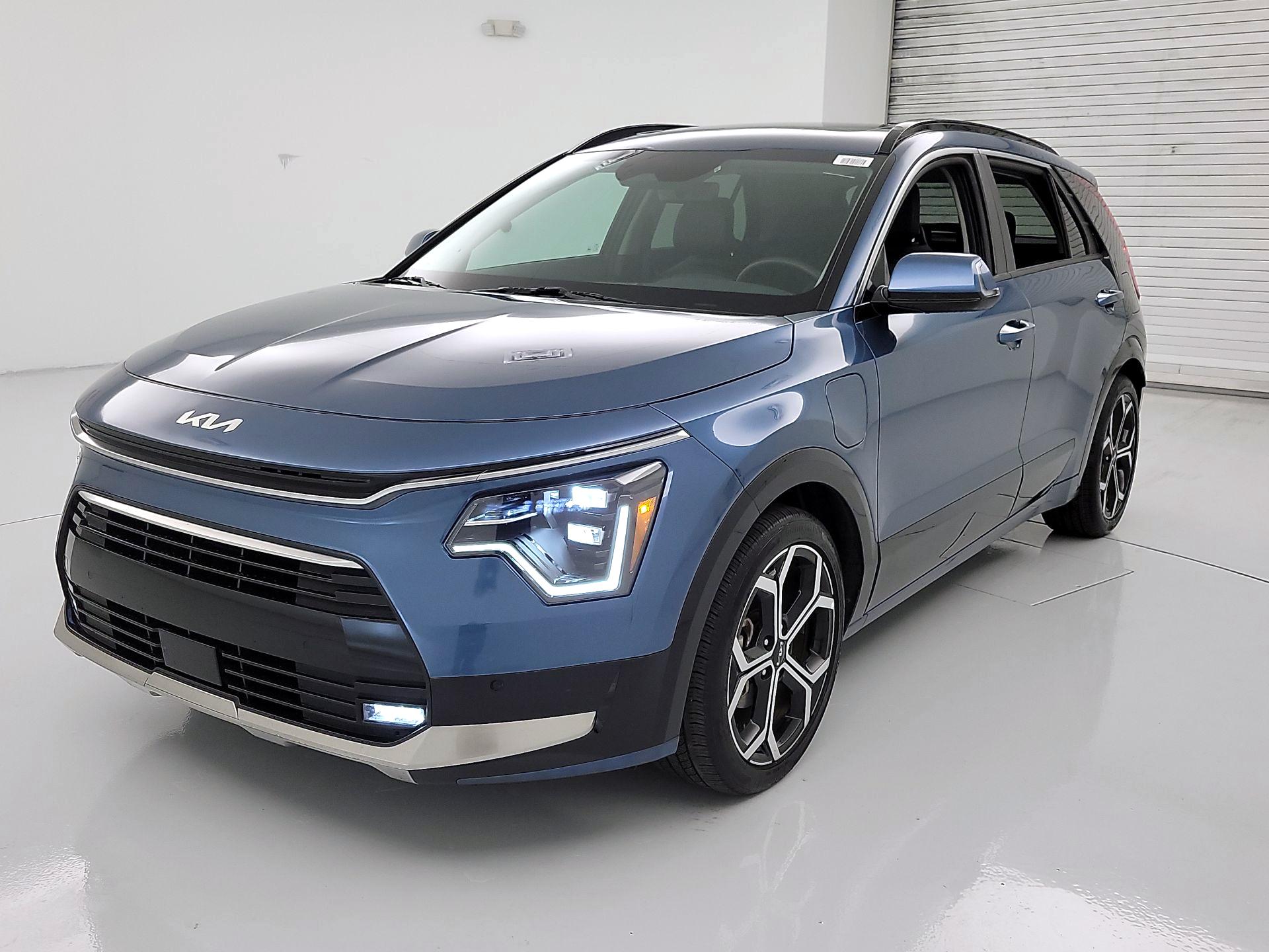 Thumbnail: 2023 Kia Niro - 3