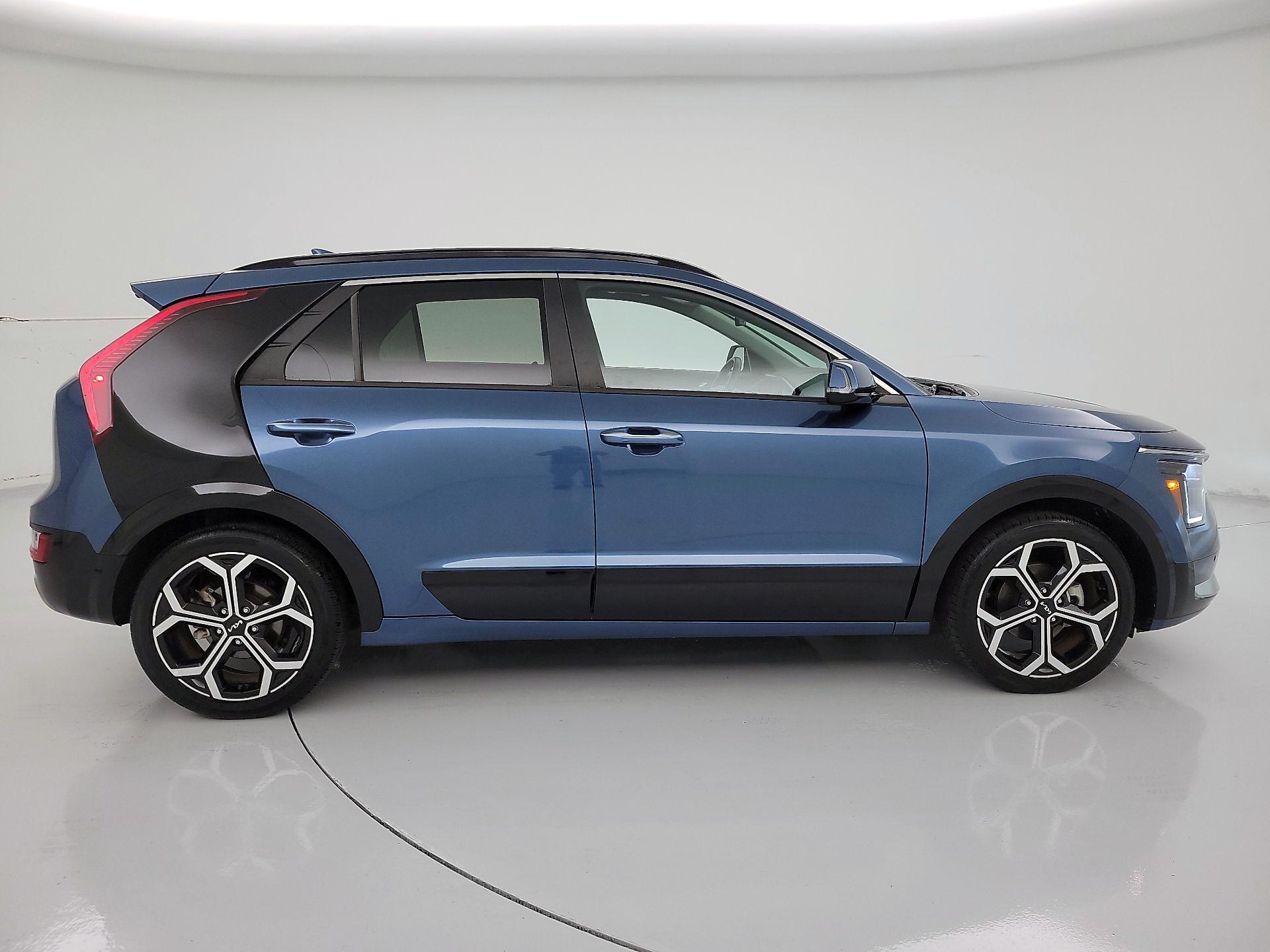Thumbnail: 2023 Kia Niro - 4