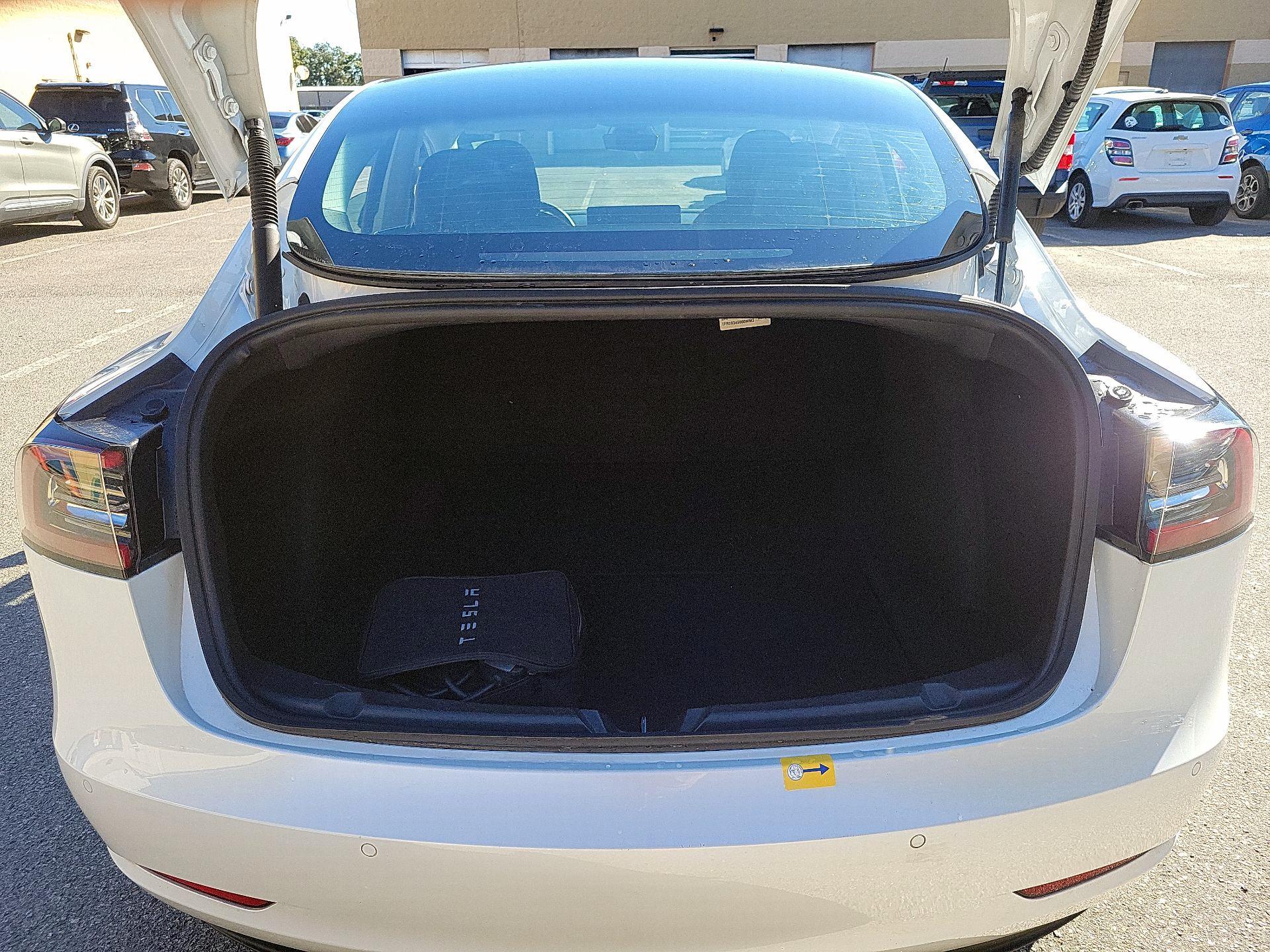 Thumbnail: 2021 Tesla Model 3 - 17