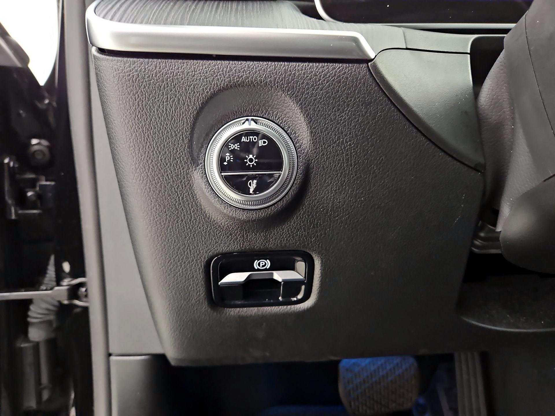 Thumbnail: 2024 Mercedes-Benz C-Class - 13