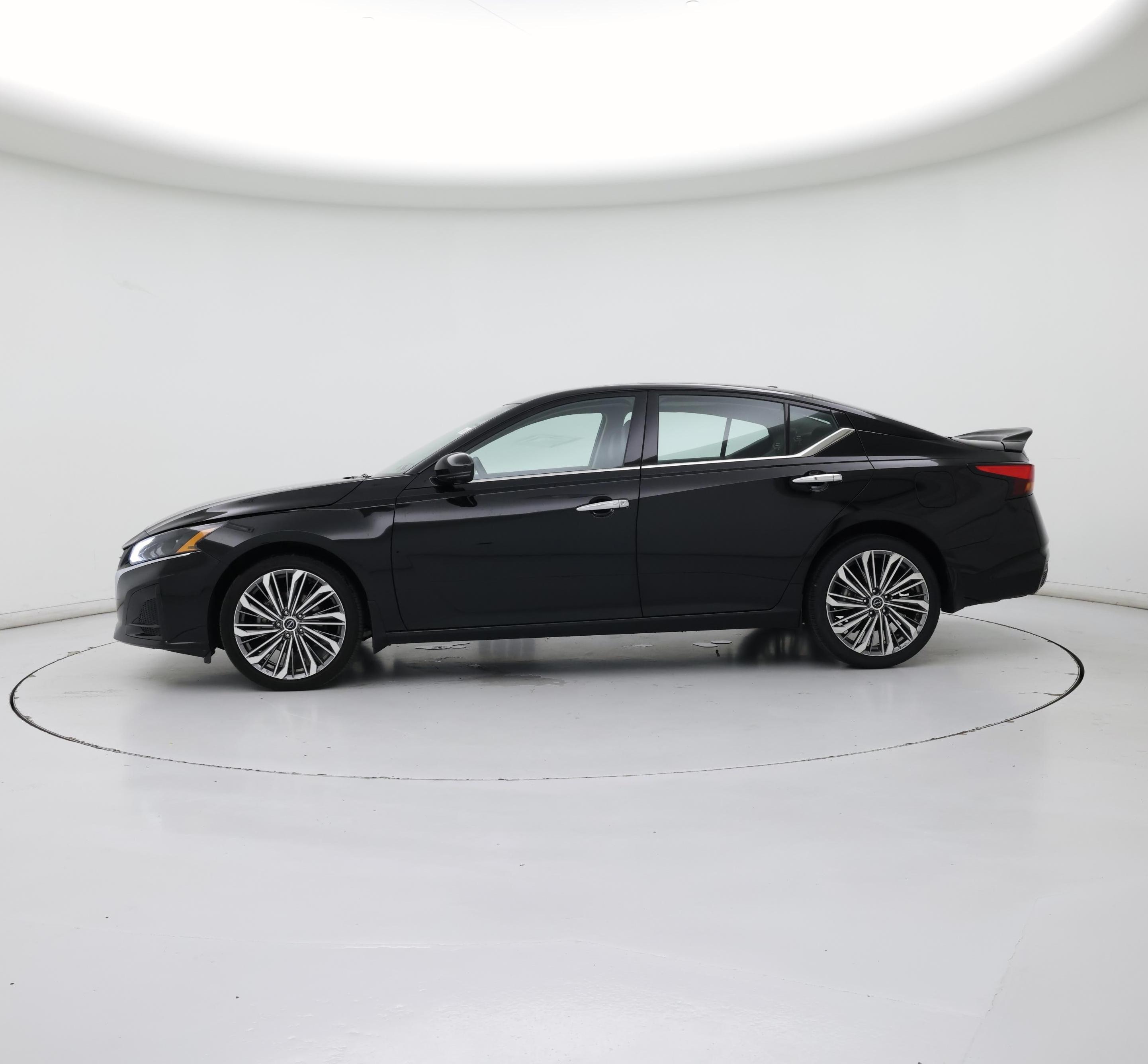 Thumbnail: 2023 Nissan Altima - 3