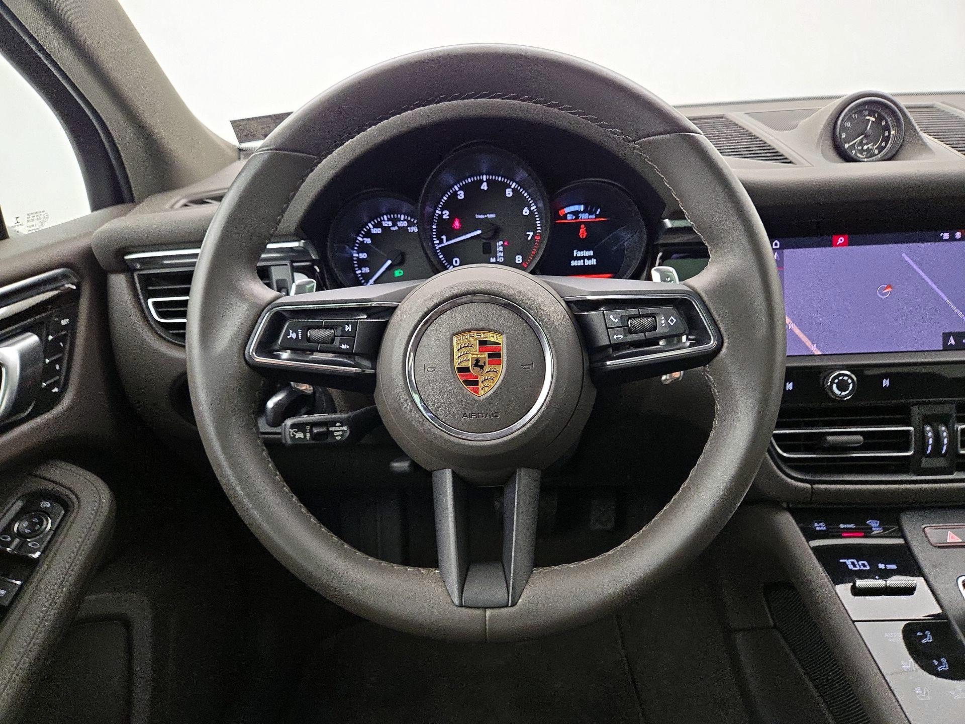 Thumbnail: 2023 Porsche Macan - 10