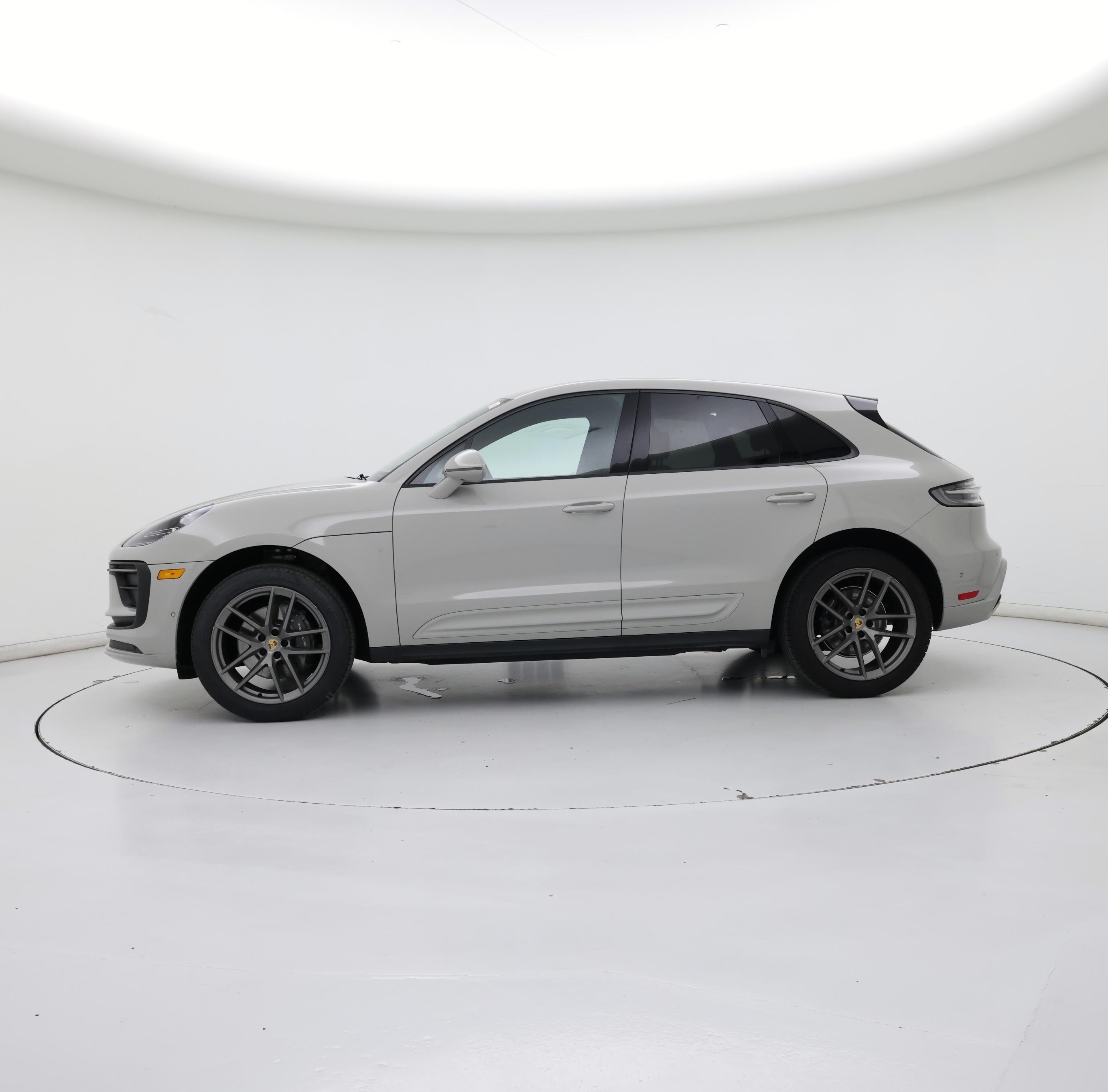 Thumbnail: 2023 Porsche Macan - 3