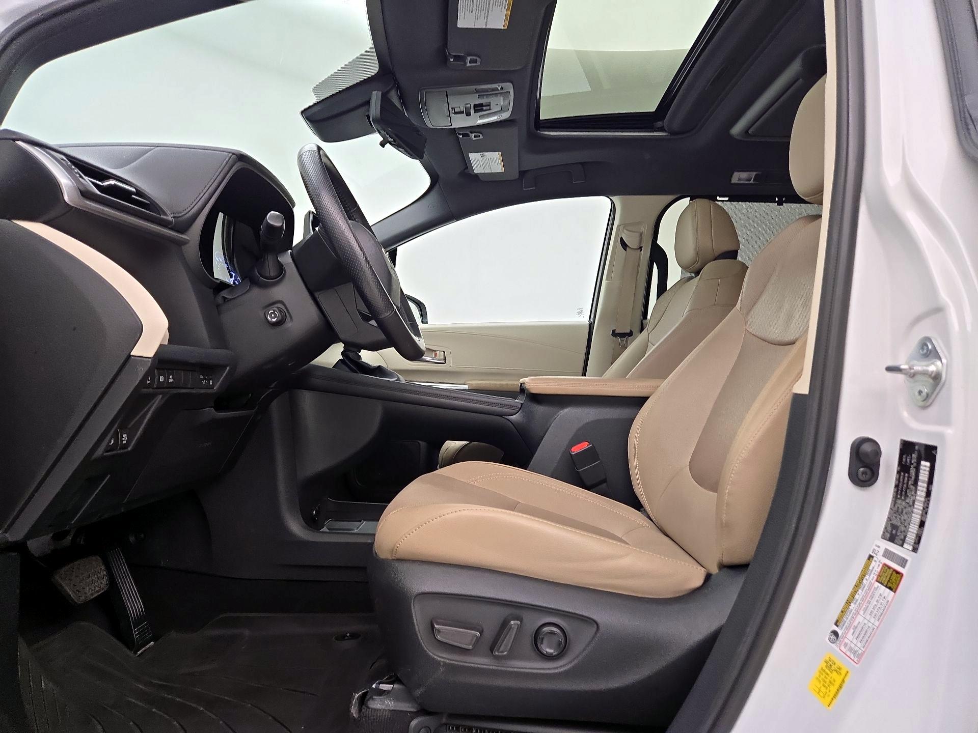 Thumbnail: 2021 Toyota Sienna - 11