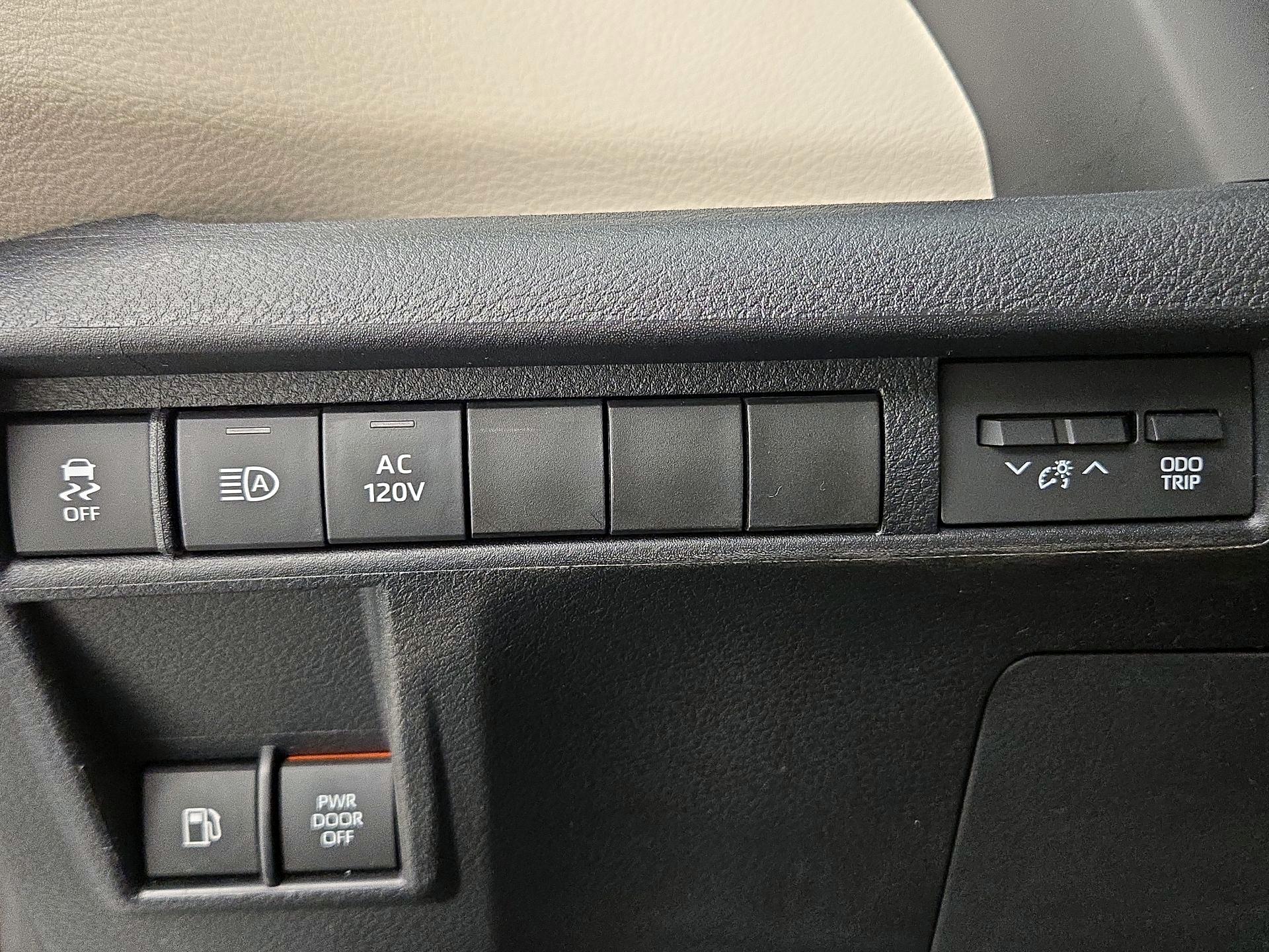 Thumbnail: 2021 Toyota Sienna - 13