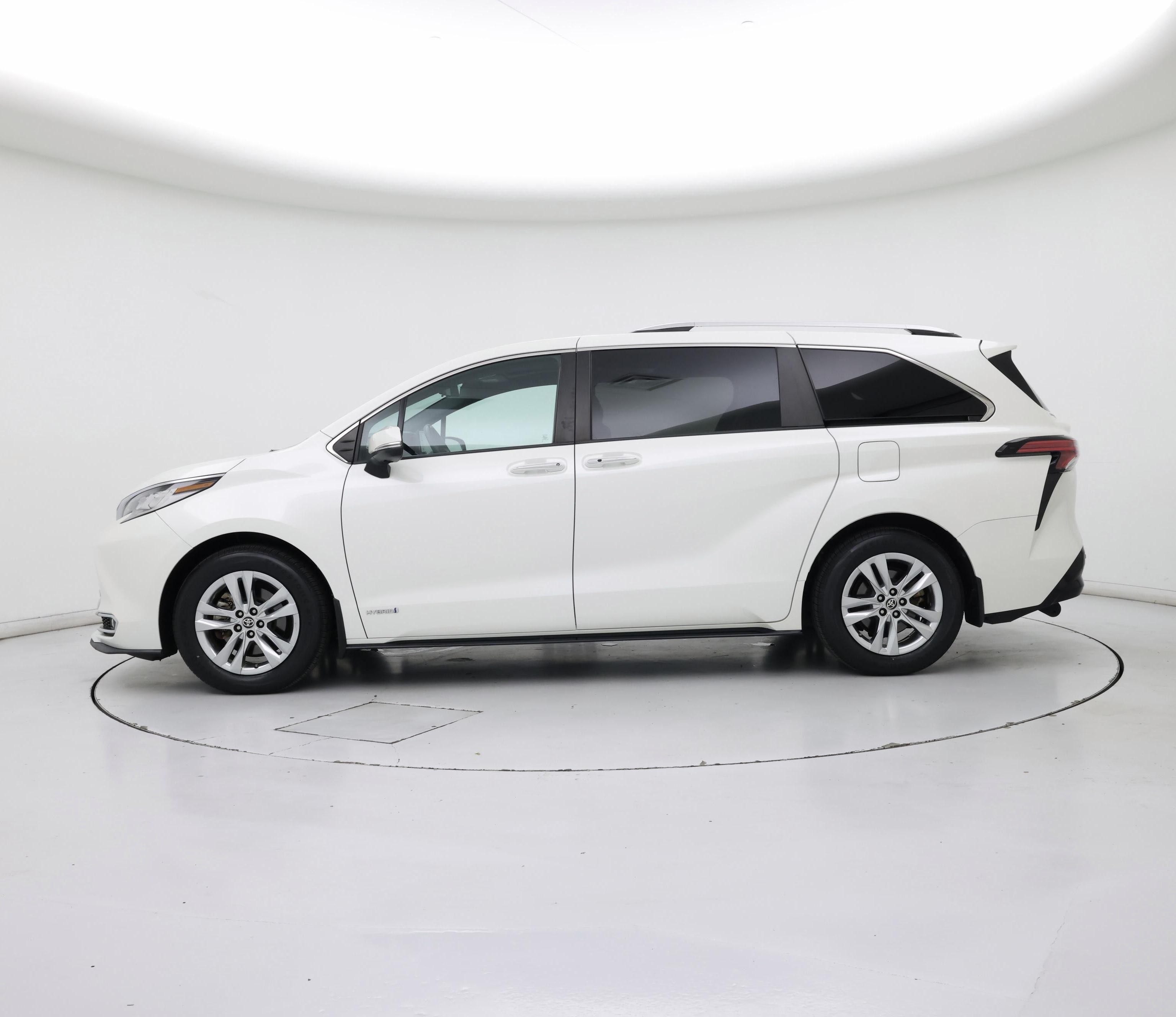 Thumbnail: 2021 Toyota Sienna - 3