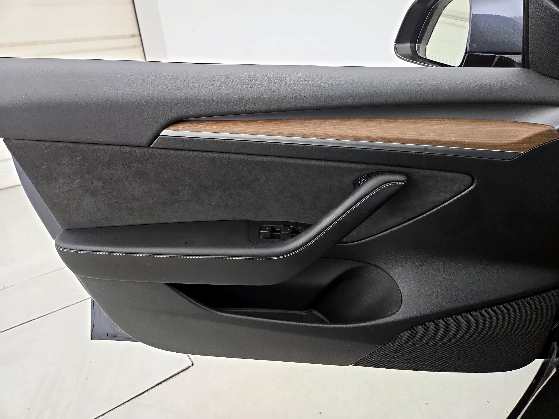 Thumbnail: 2023 Tesla Model 3 - 12