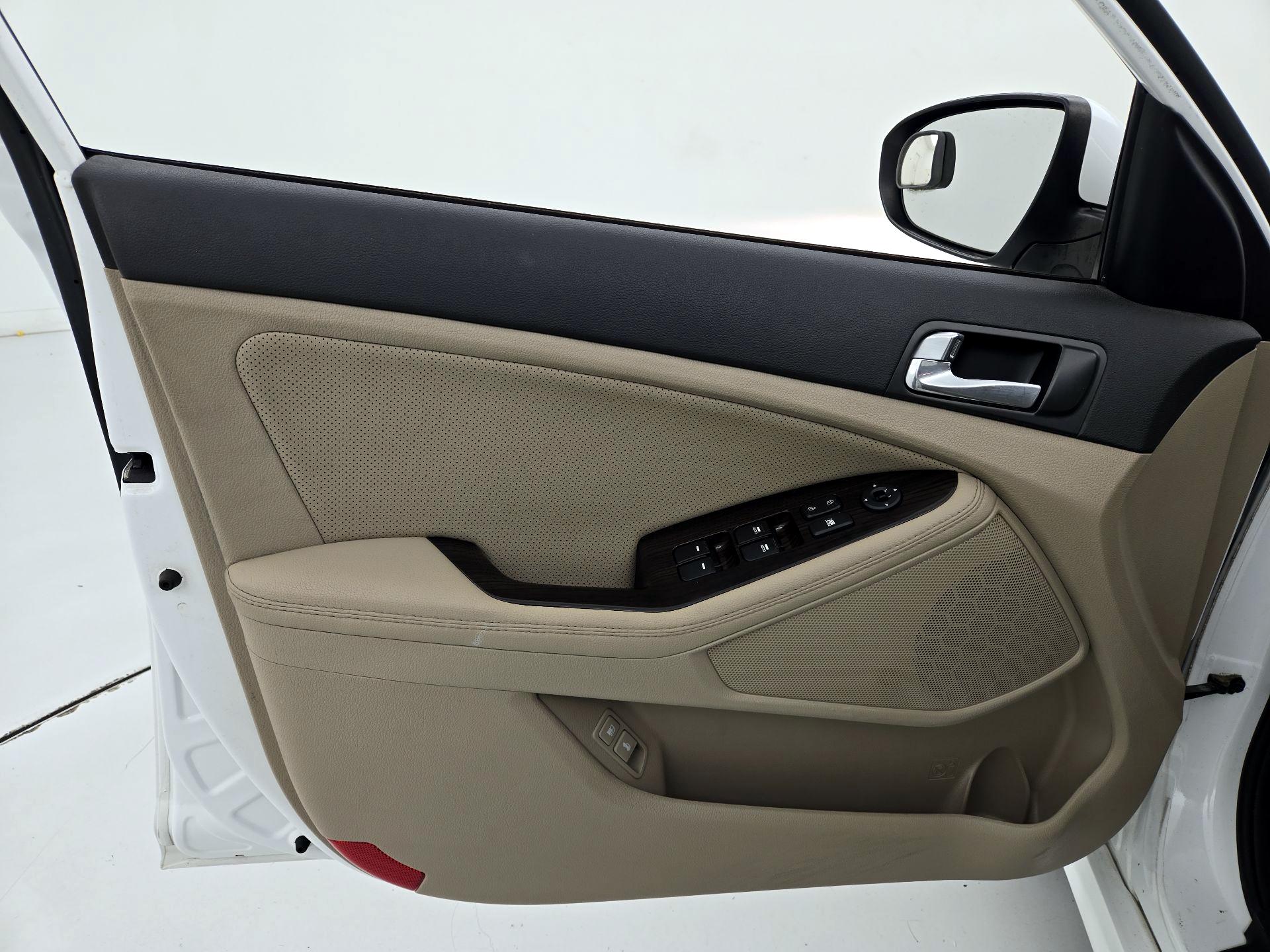 Thumbnail: 2015 Kia Optima - 12