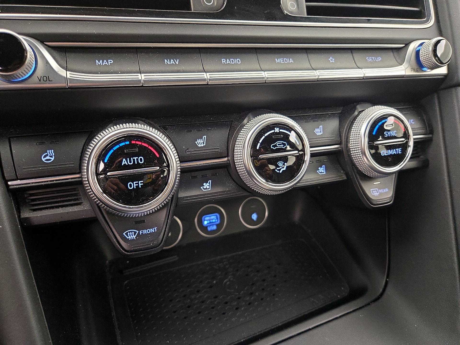 Thumbnail: 2022 Genesis G70 - 17