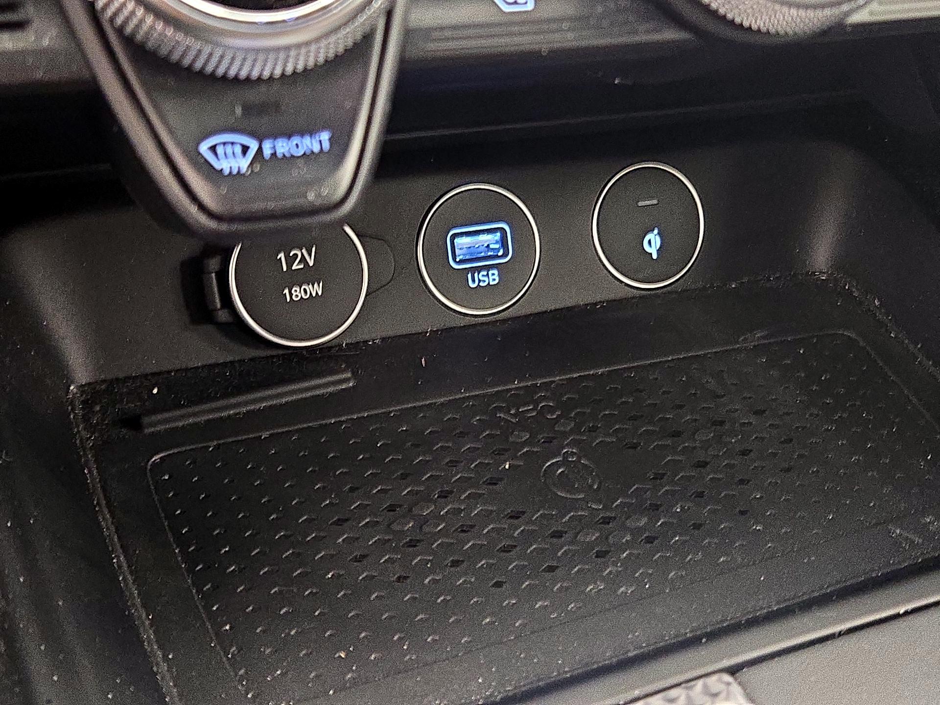 Thumbnail: 2022 Genesis G70 - 19