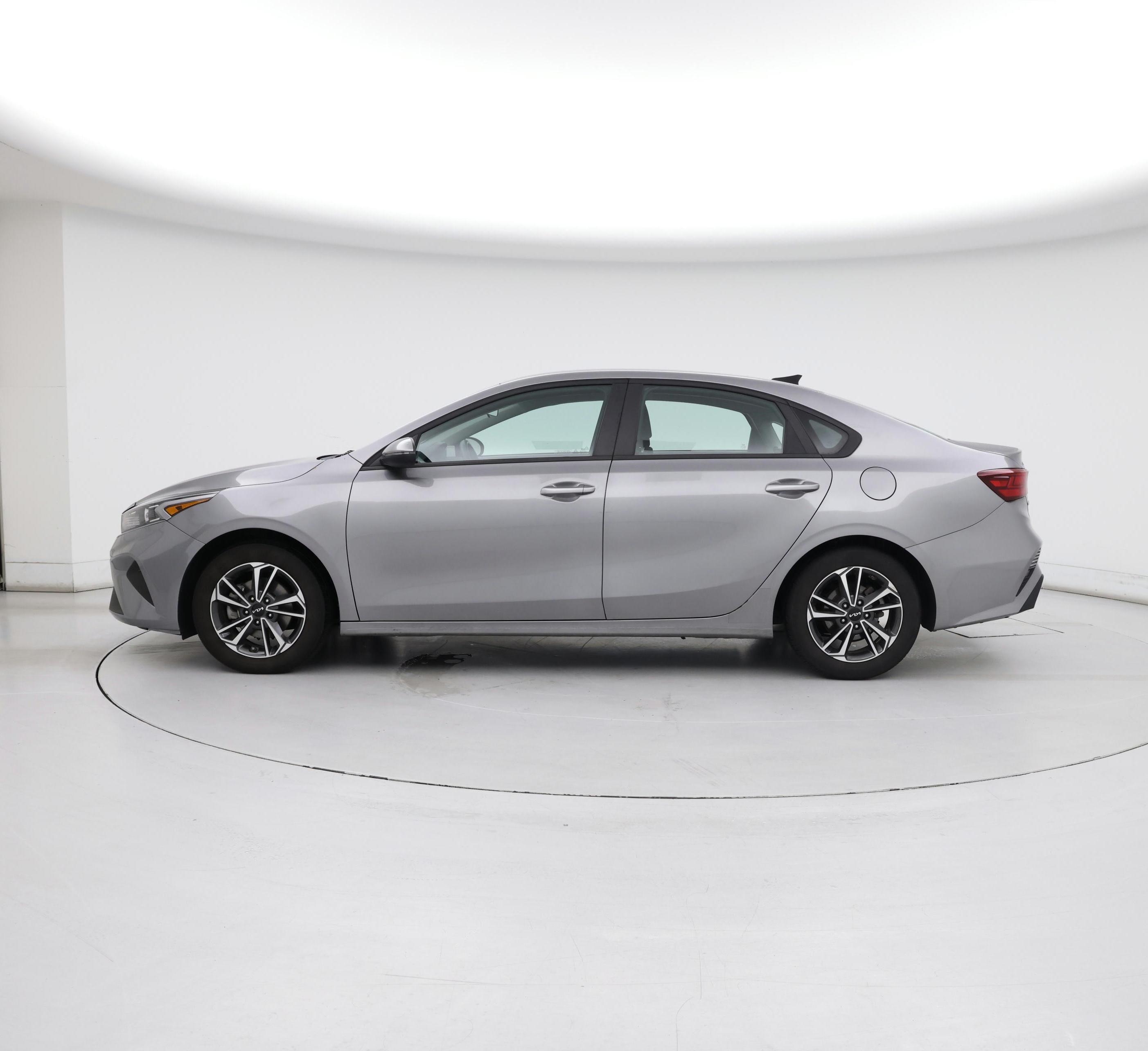 Thumbnail: 2024 Kia Forte - 3