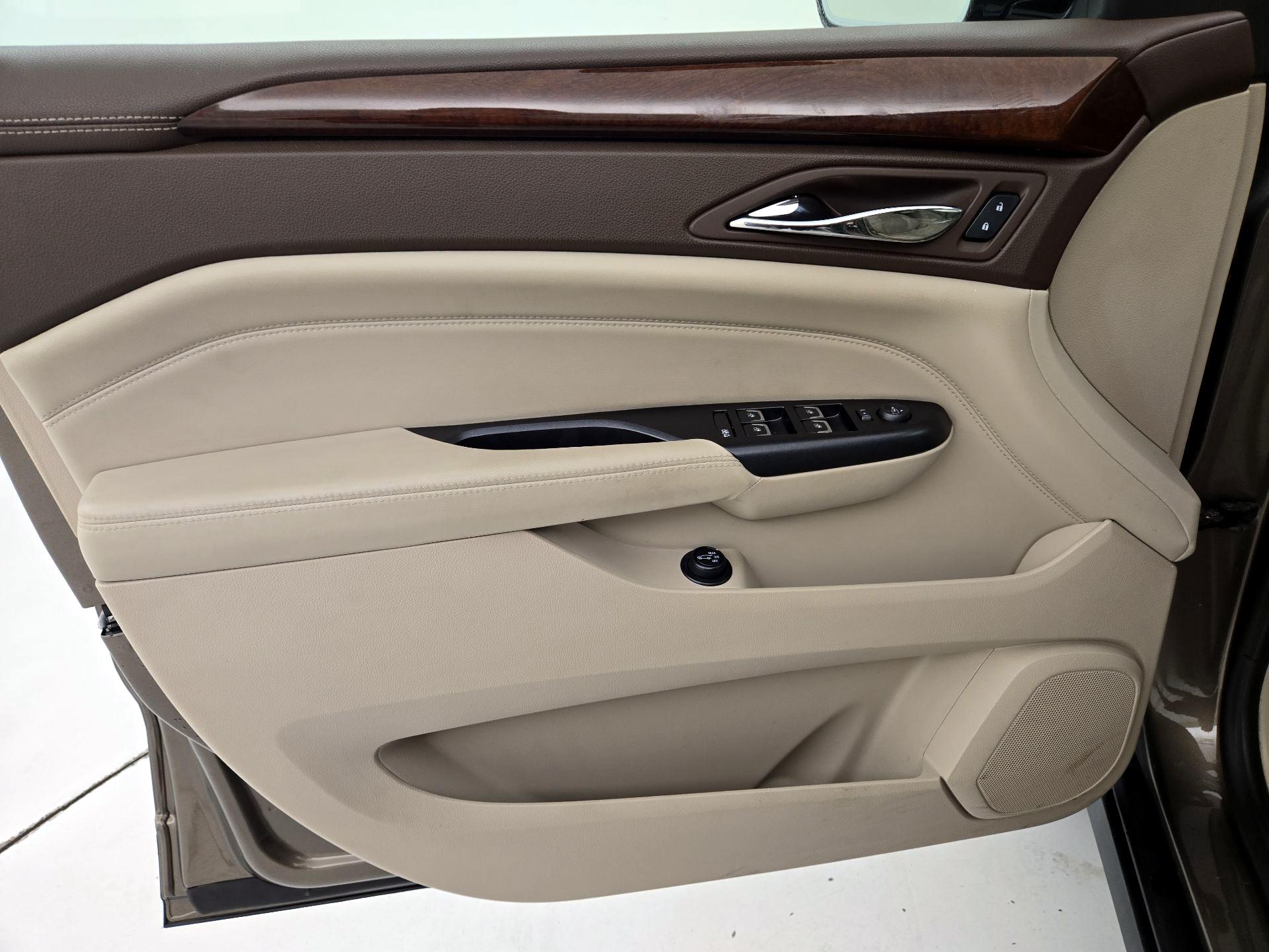 Thumbnail: 2015 Cadillac SRX - 12