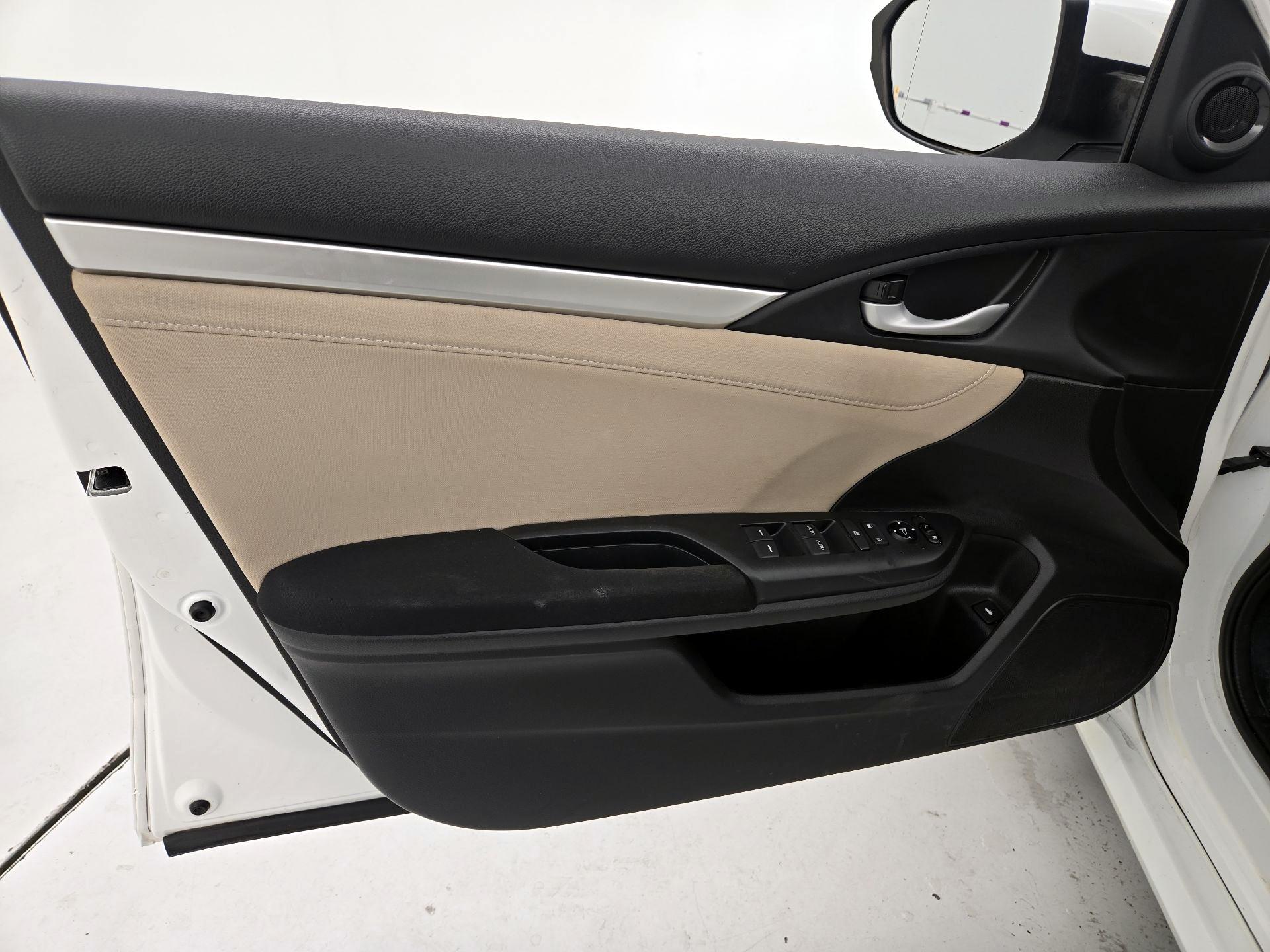 Thumbnail: 2016 Honda Civic - 12