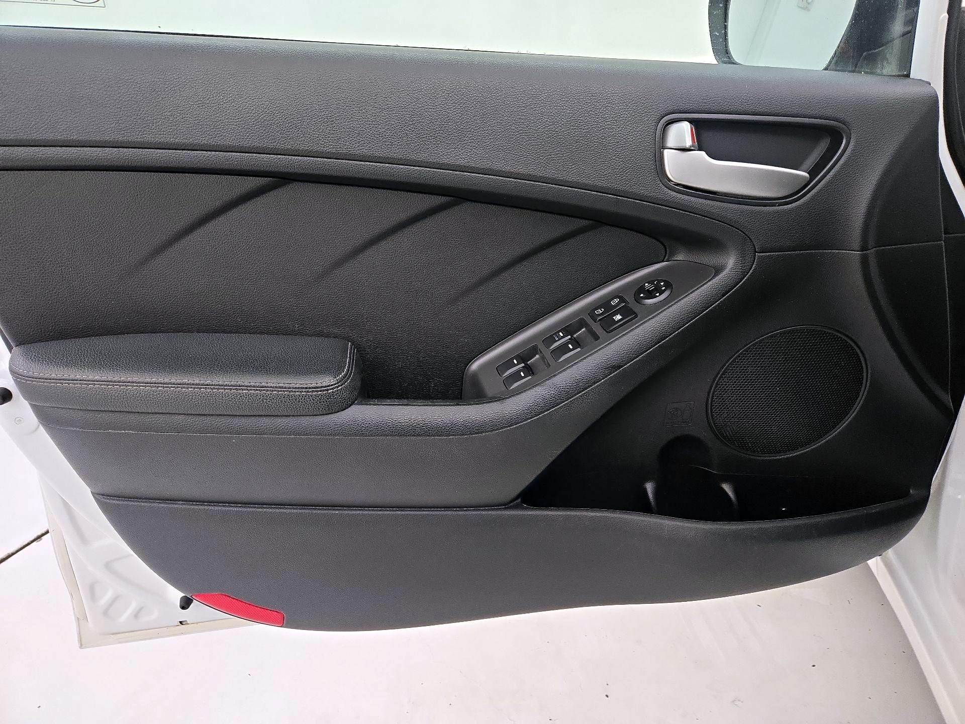 Thumbnail: 2018 Kia Forte - 12