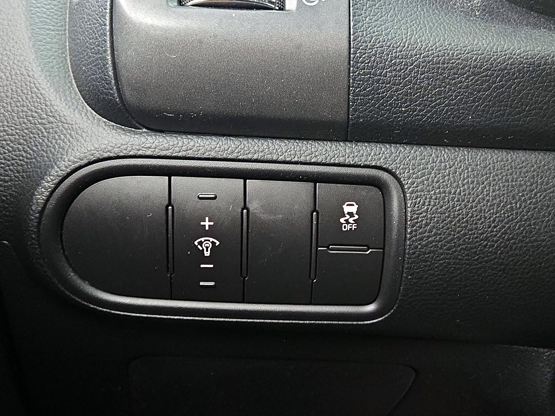 Thumbnail: 2018 Kia Forte - 13