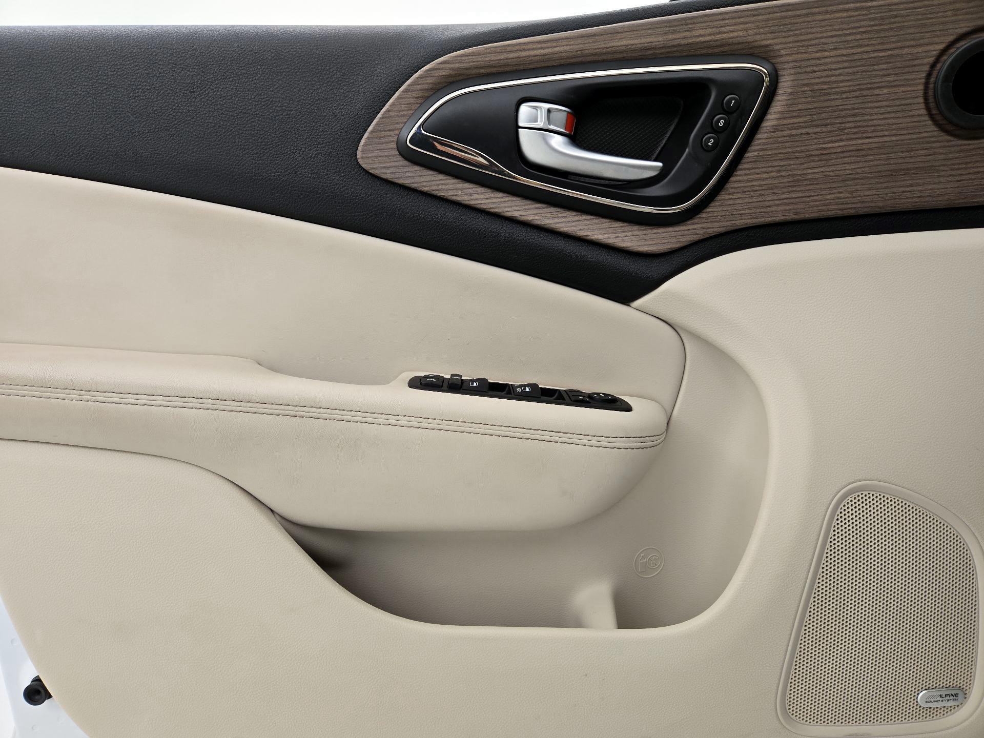 Thumbnail: 2015 Chrysler 200 - 12