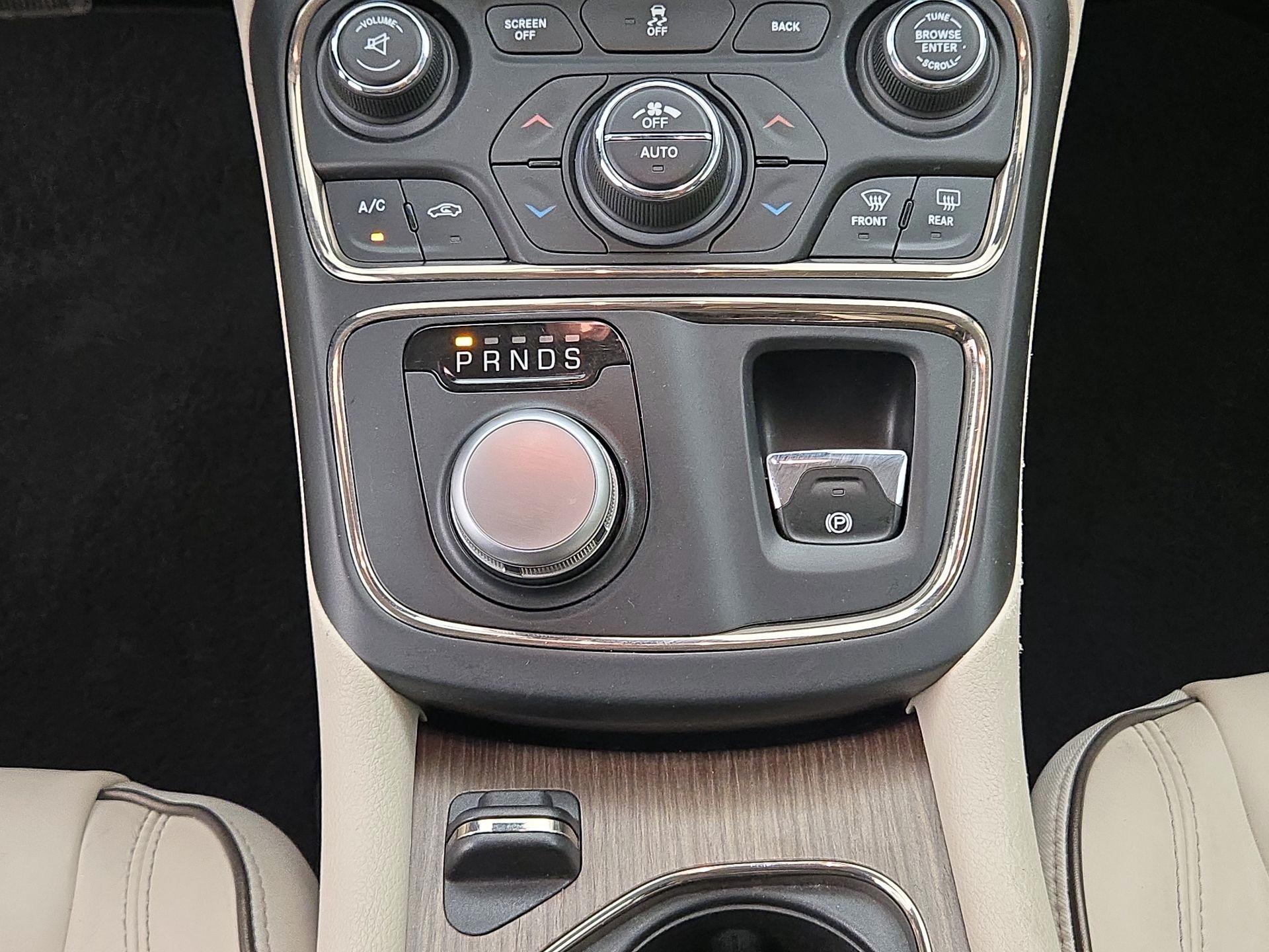 Thumbnail: 2015 Chrysler 200 - 18