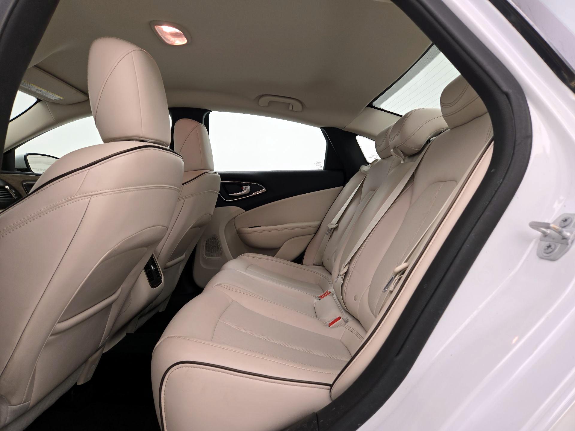 Thumbnail: 2015 Chrysler 200 - 20