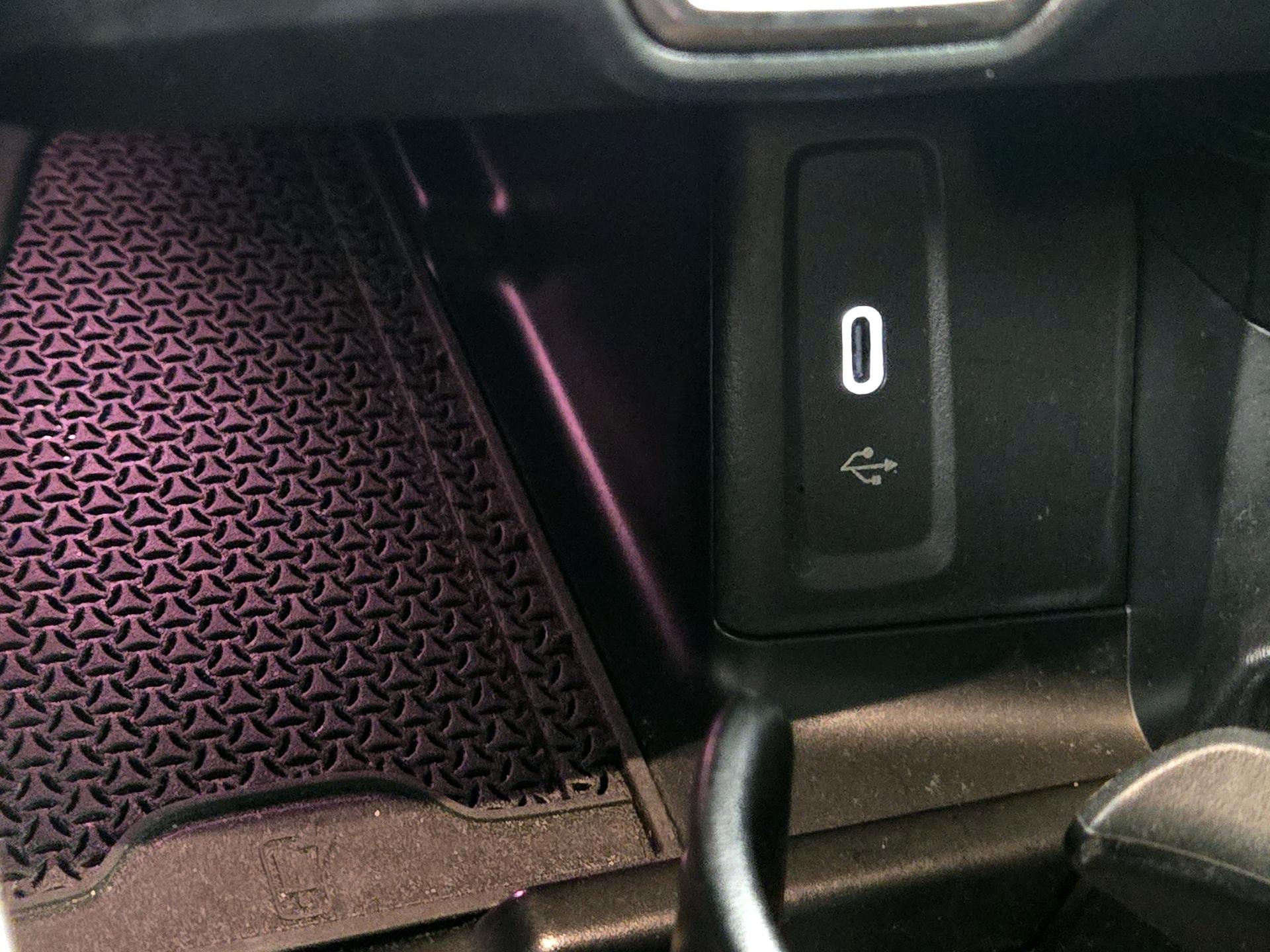 Thumbnail: 2023 Mercedes-Benz GLC - 18