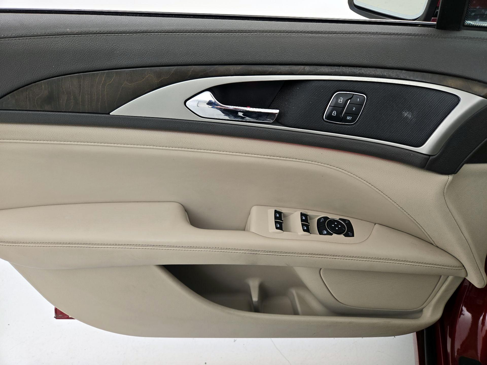 Thumbnail: 2017 Lincoln MKZ - 12