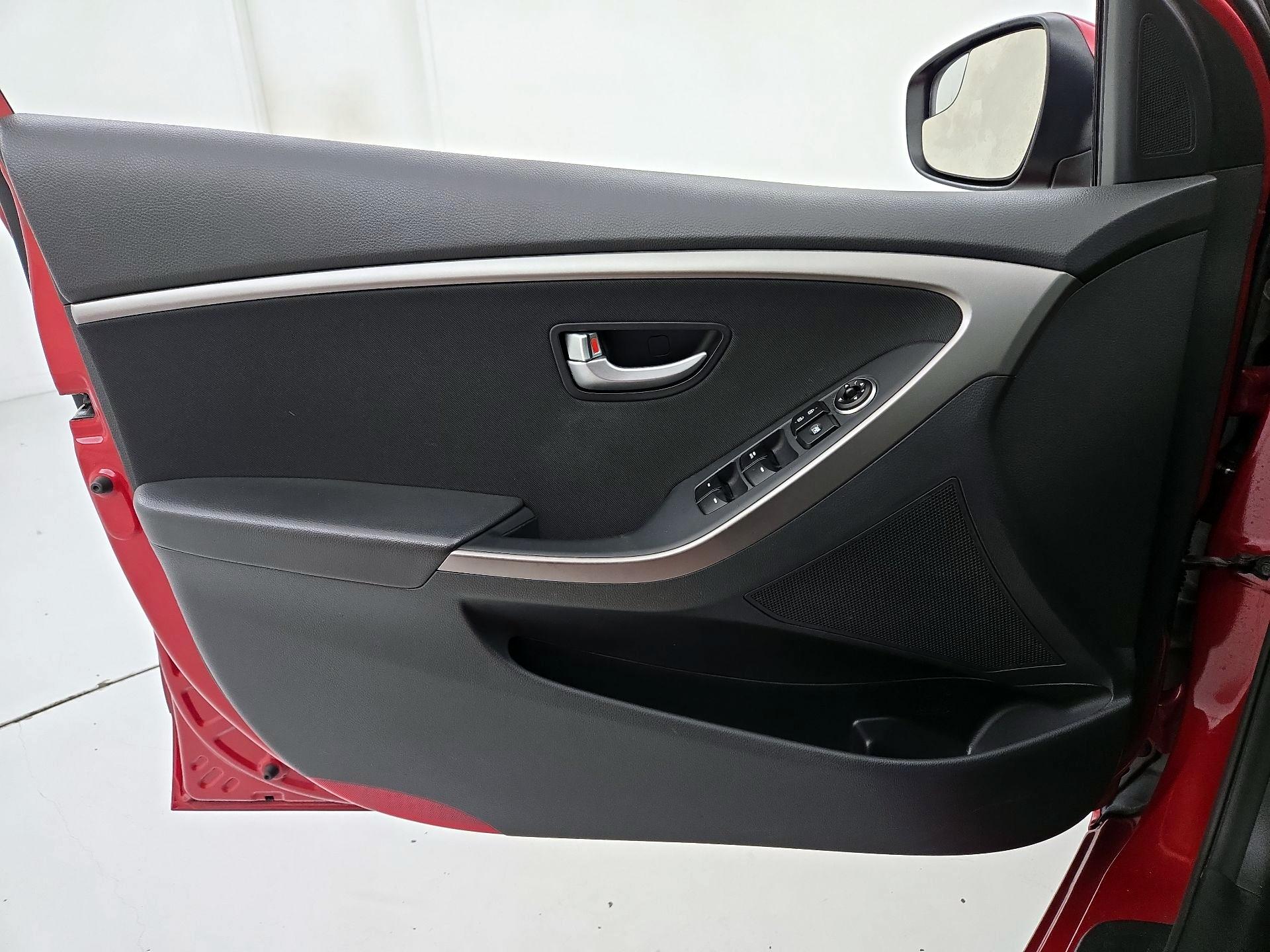 Thumbnail: 2016 Hyundai Elantra - 12