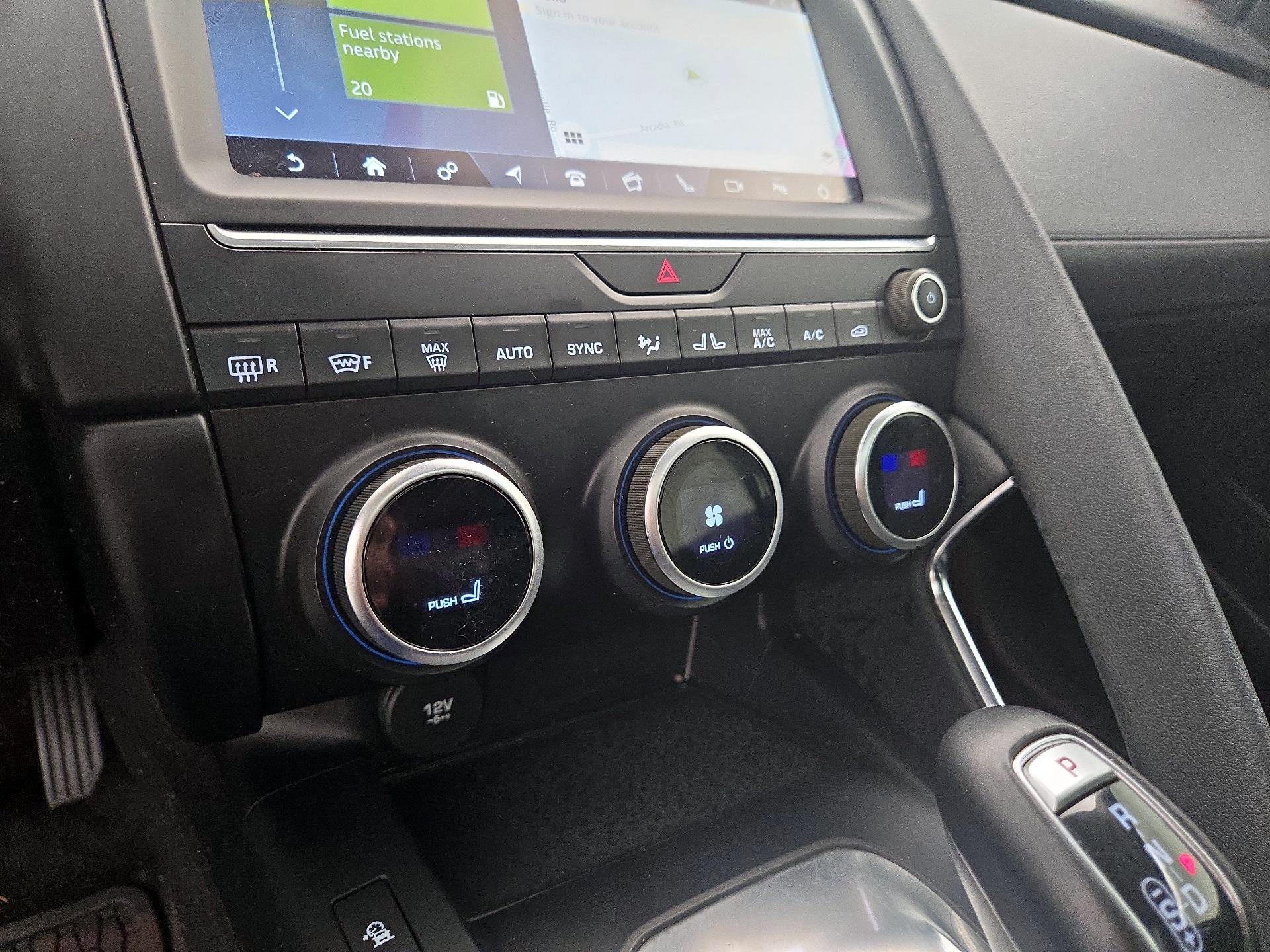 Thumbnail: 2020 Jaguar E-Pace - 17