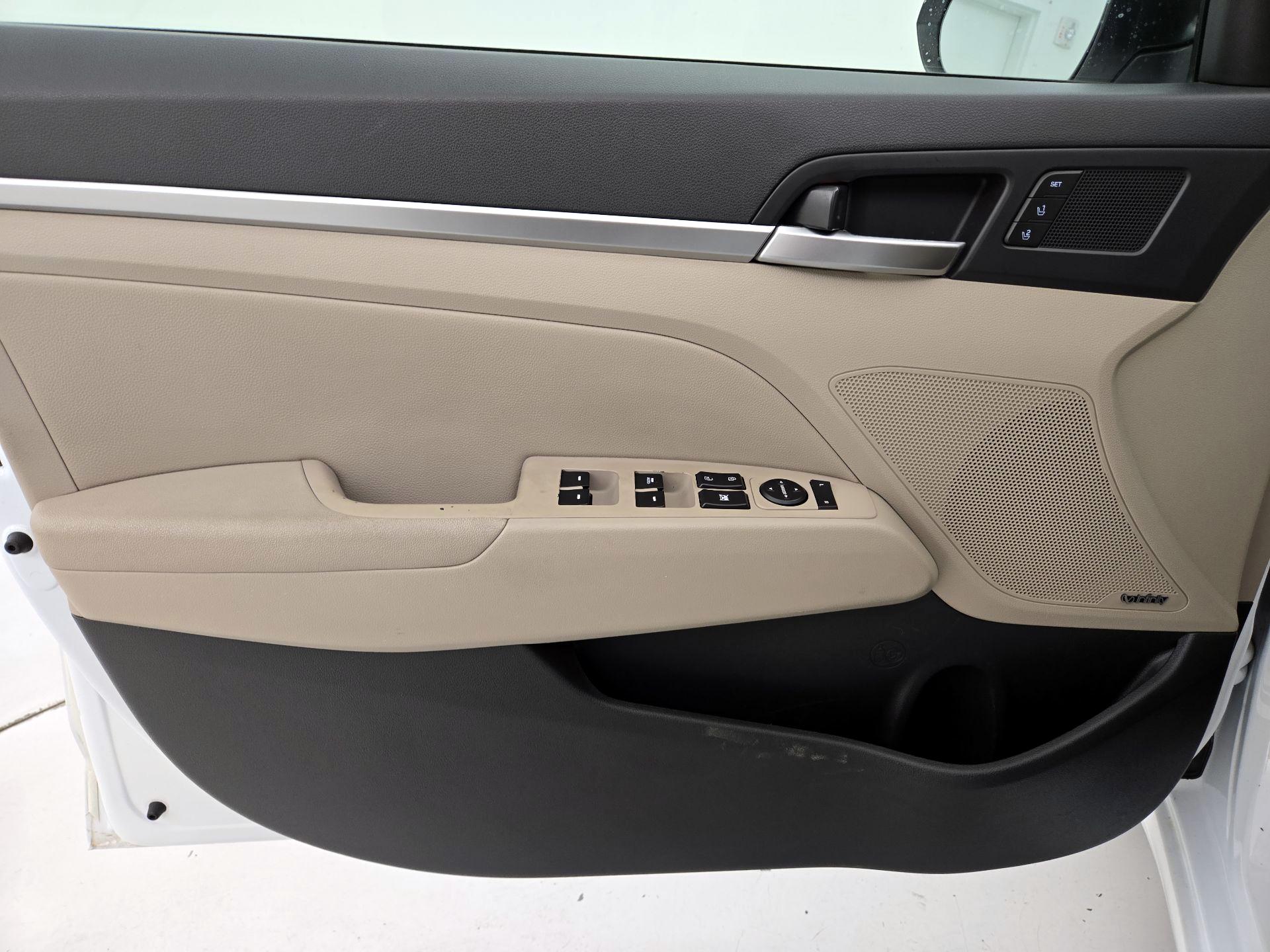 Thumbnail: 2020 Hyundai Elantra - 12