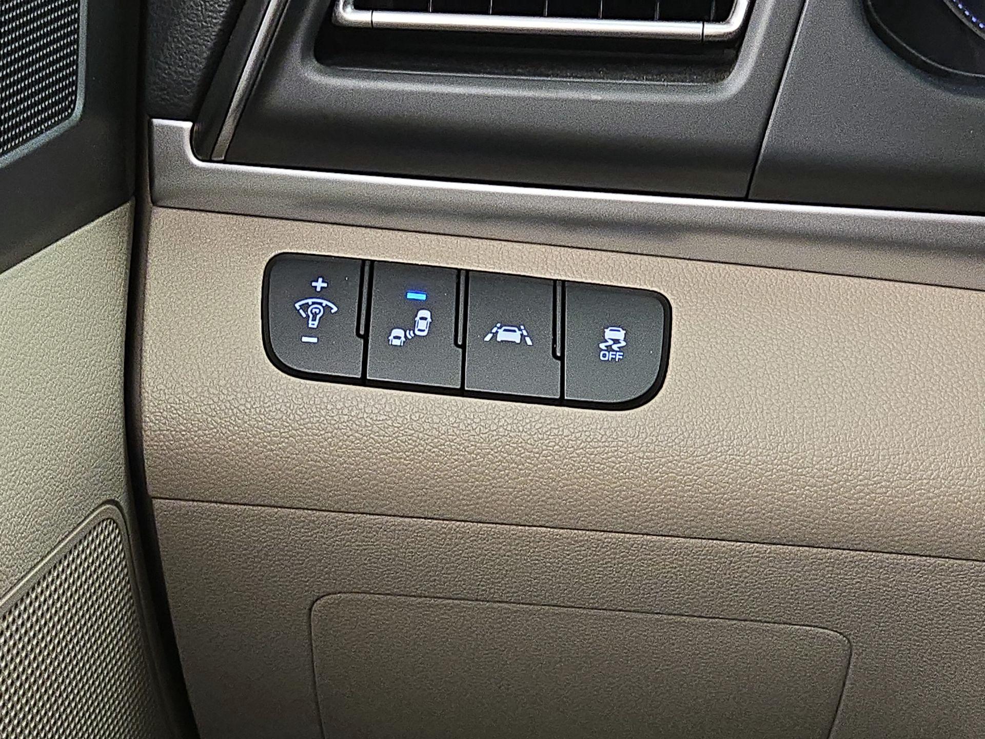 Thumbnail: 2020 Hyundai Elantra - 13