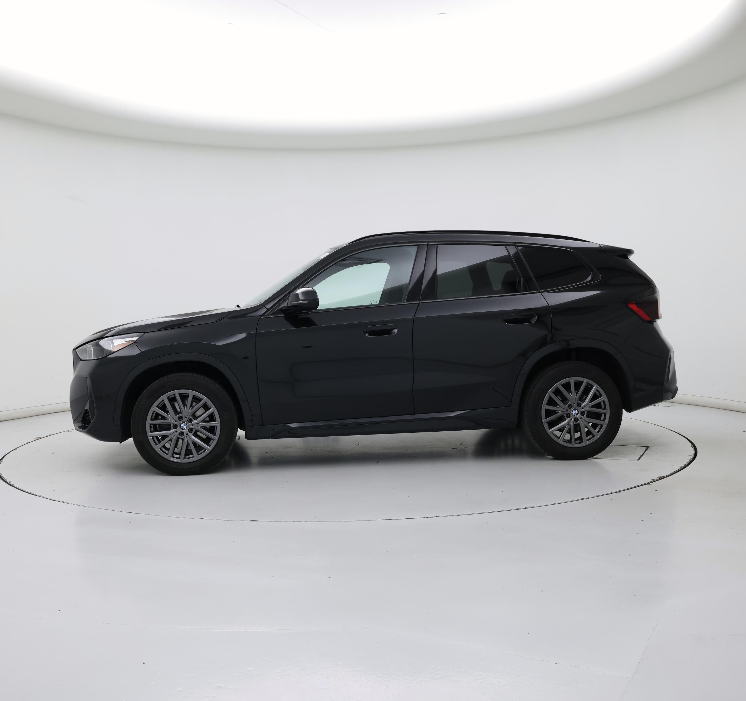 Thumbnail: 2023 BMW X1 - 3