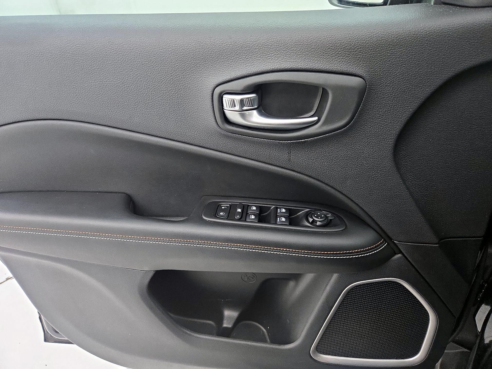 Thumbnail: 2021 Jeep Compass - 12