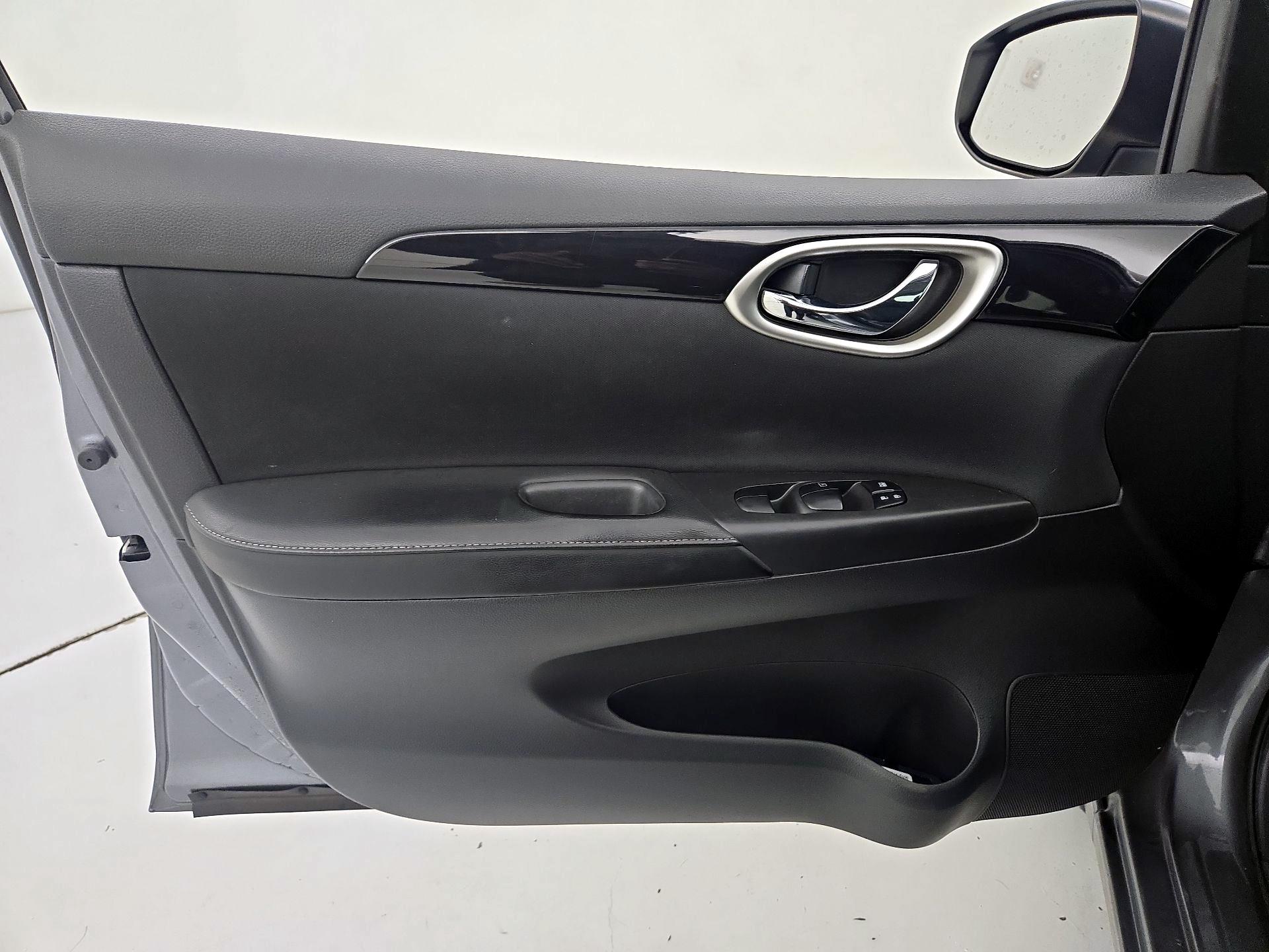 Thumbnail: 2019 Nissan Sentra - 12