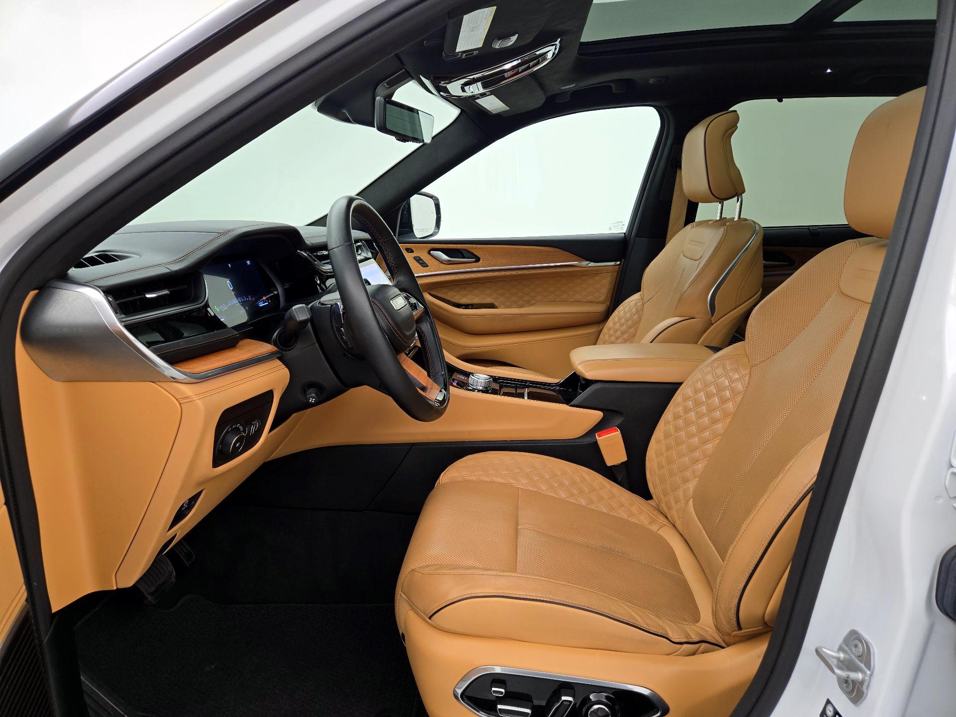 Thumbnail: 2022 Jeep Grand Cherokee - 11