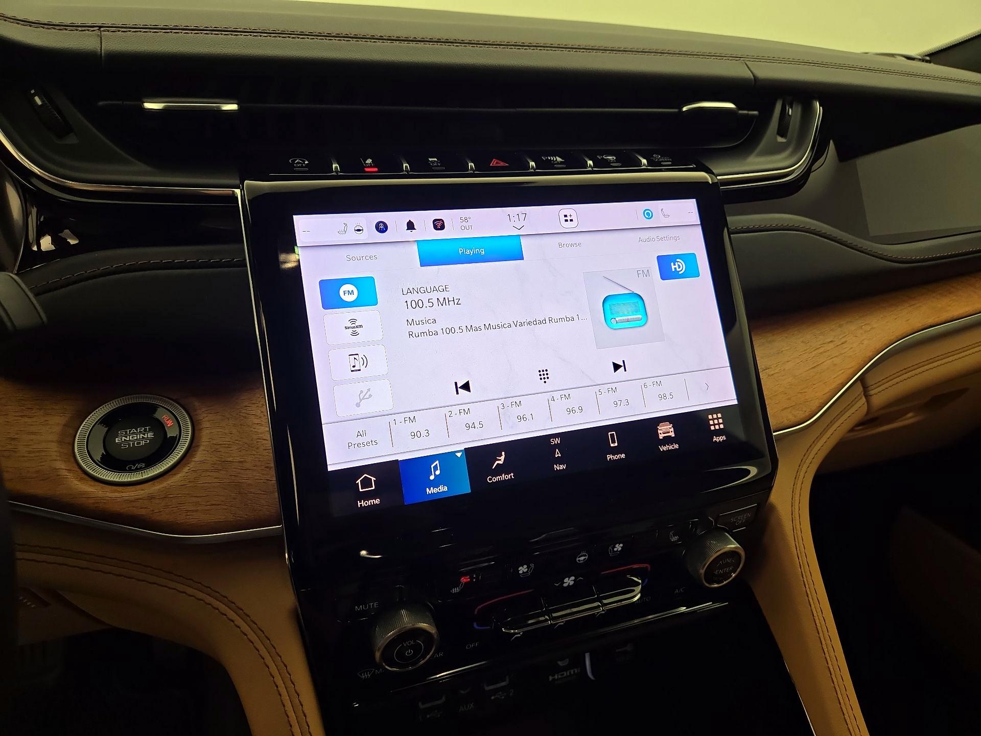 Thumbnail: 2022 Jeep Grand Cherokee - 16