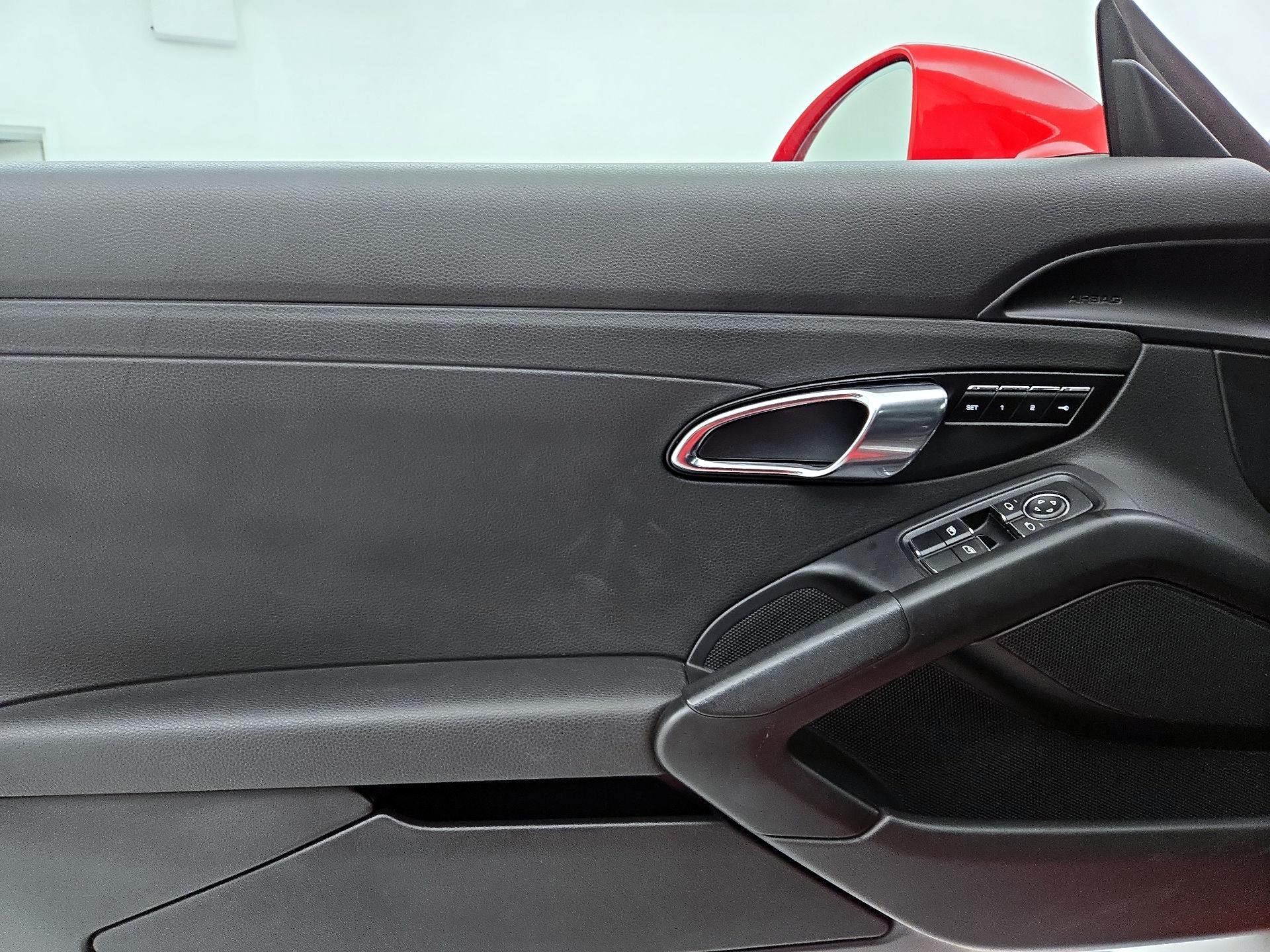 Thumbnail: 2017 Porsche 718 Boxster - 12