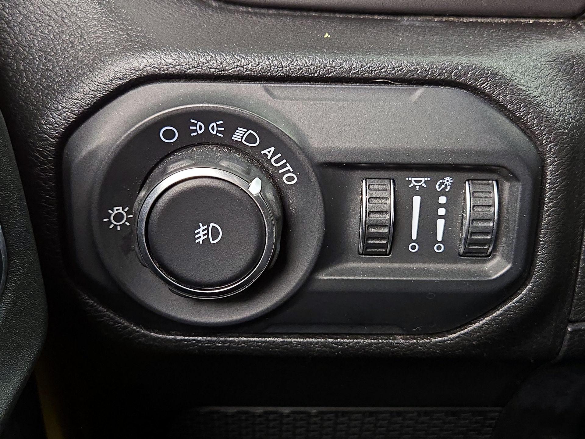 Thumbnail: 2018 Jeep Wrangler - 13