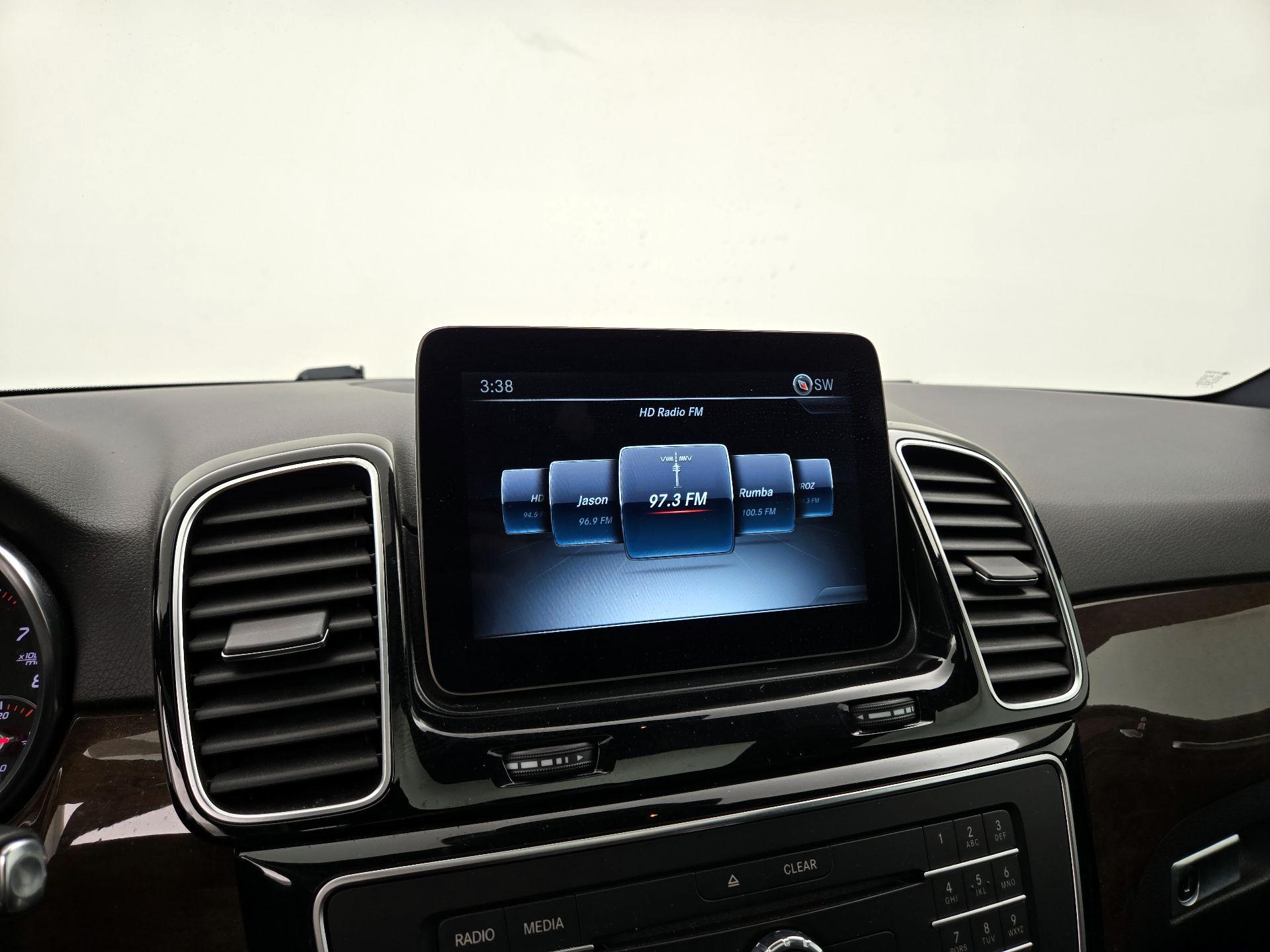 Thumbnail: 2016 Mercedes-Benz GLE - 16