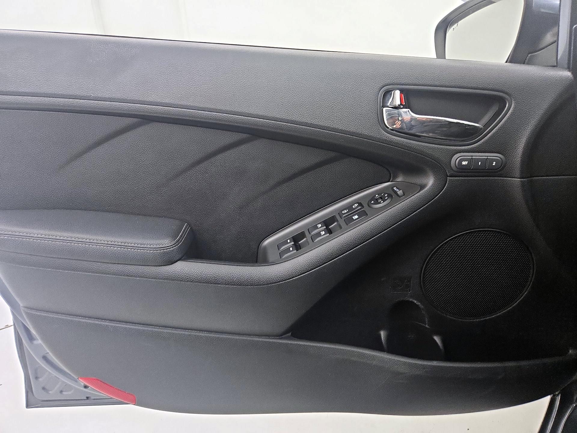 Thumbnail: 2017 Kia Forte - 12