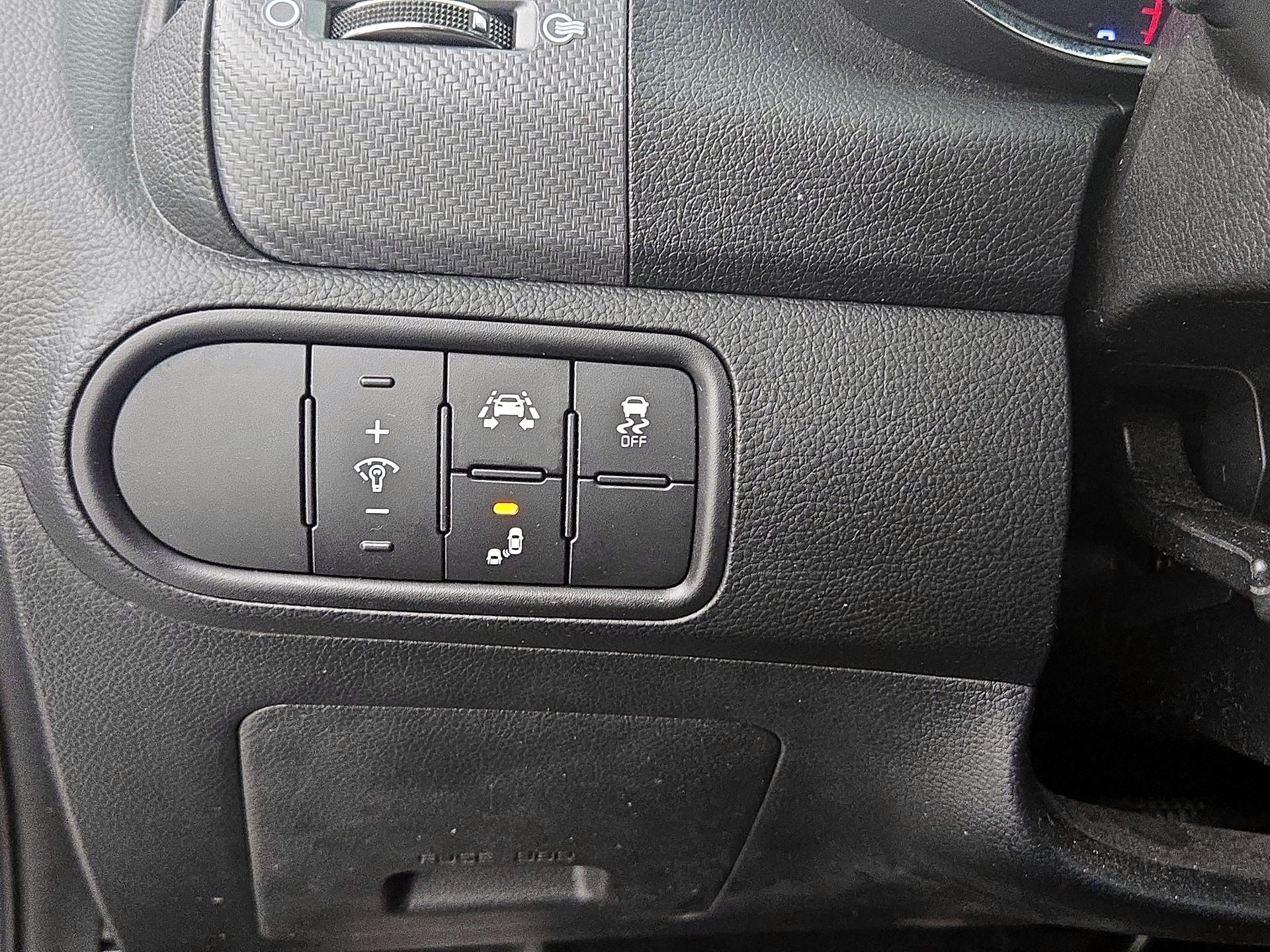 Thumbnail: 2017 Kia Forte - 13