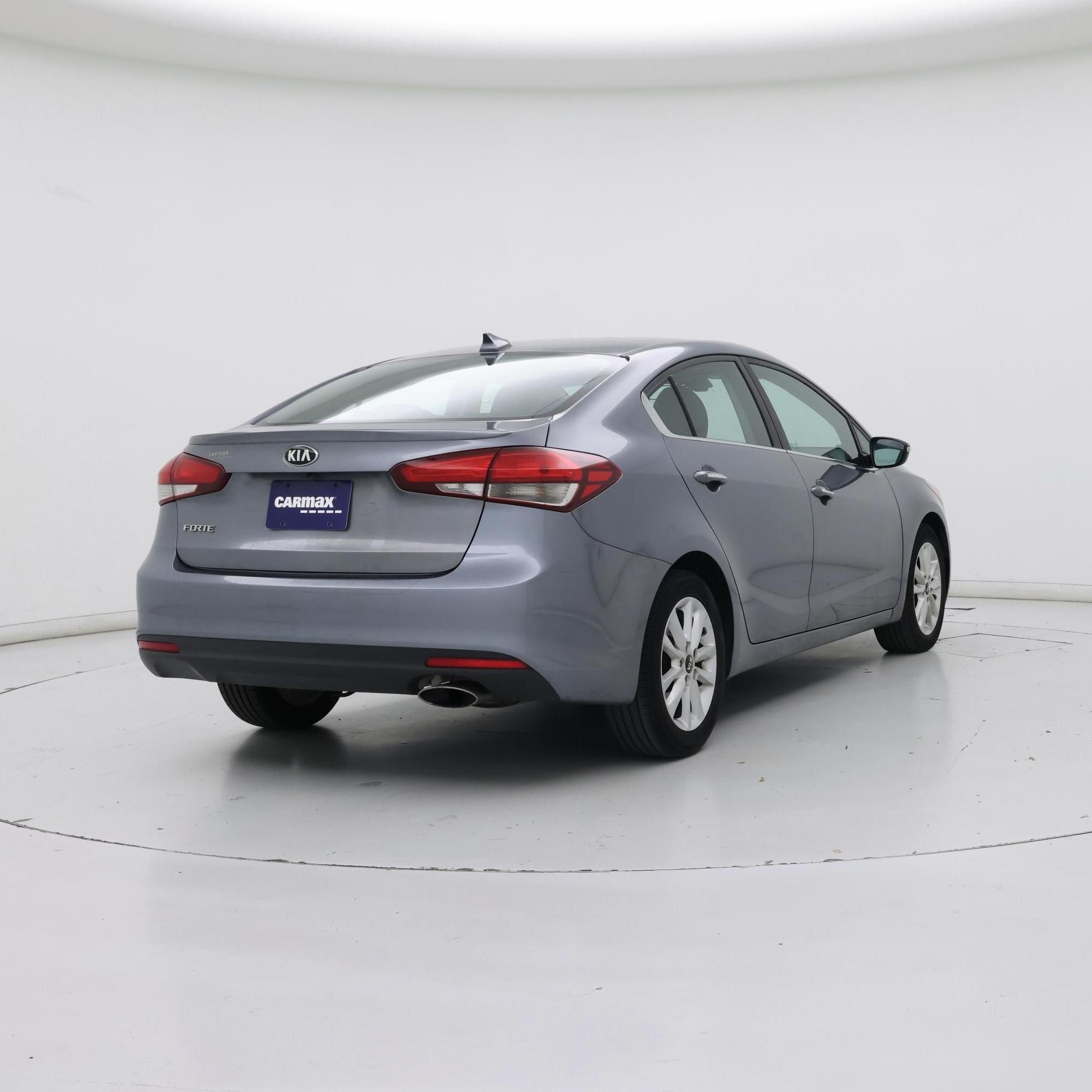 Thumbnail: 2017 Kia Forte - 8