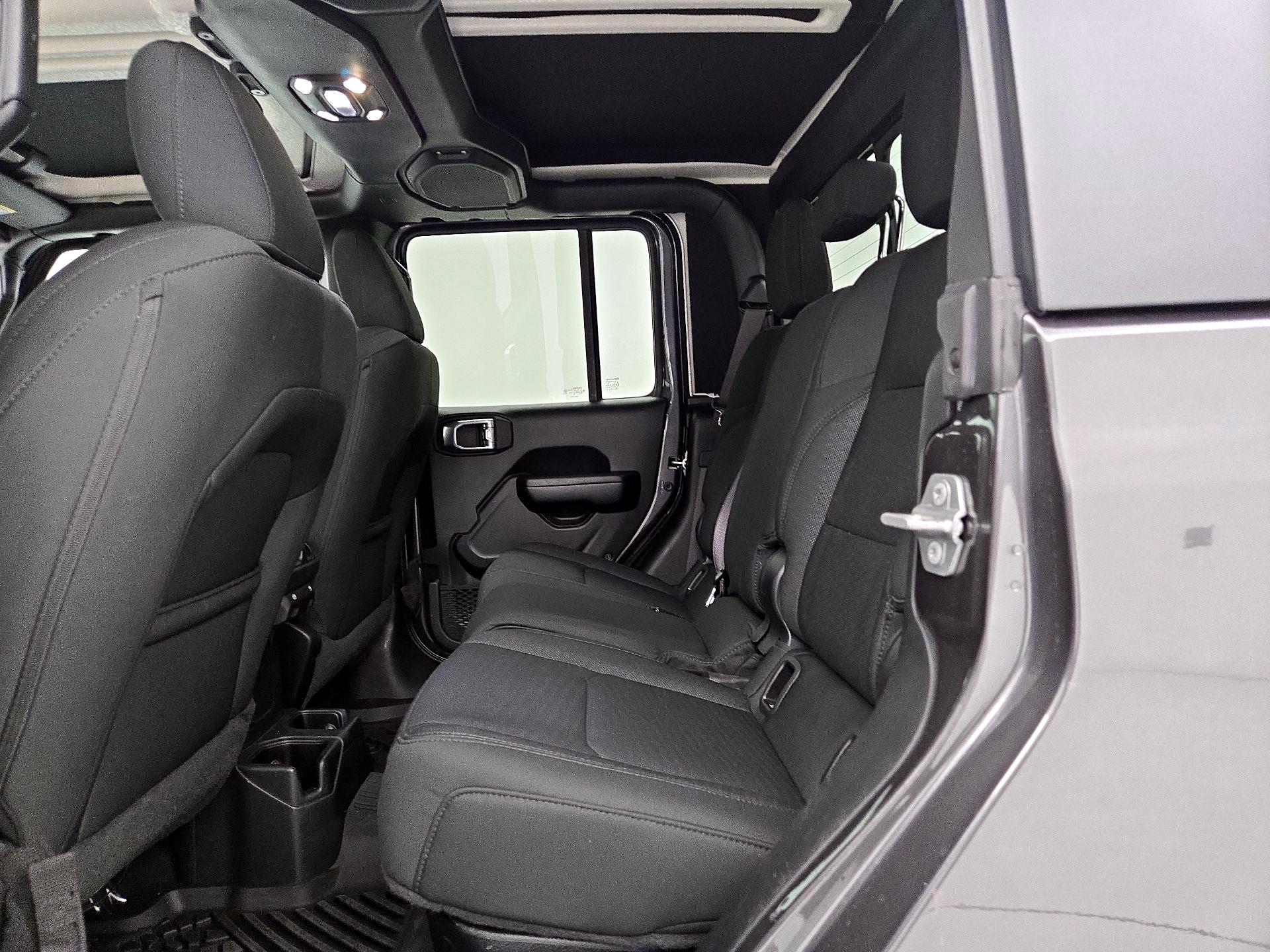 Thumbnail: 2021 Jeep Gladiator - 18