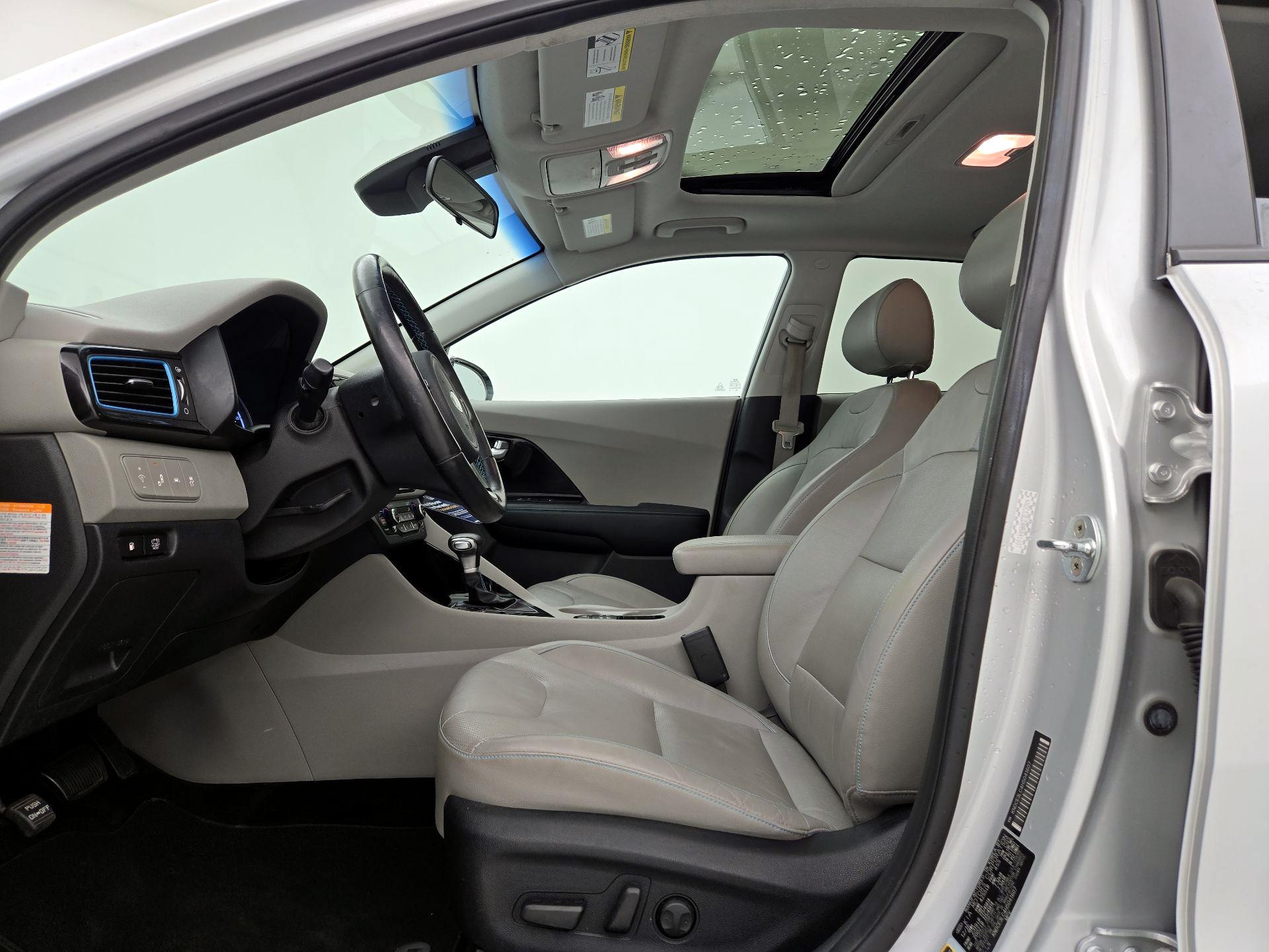 Thumbnail: 2017 Kia Niro - 11