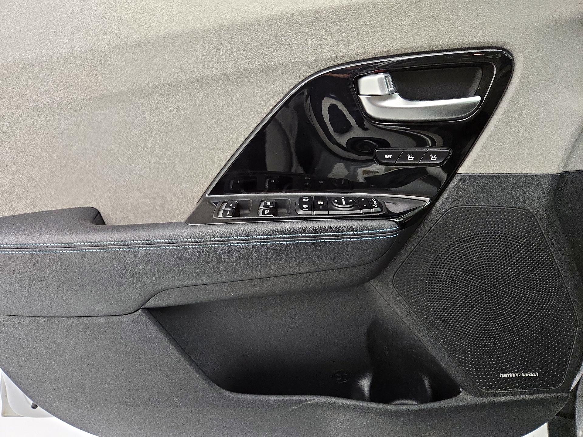 Thumbnail: 2017 Kia Niro - 12