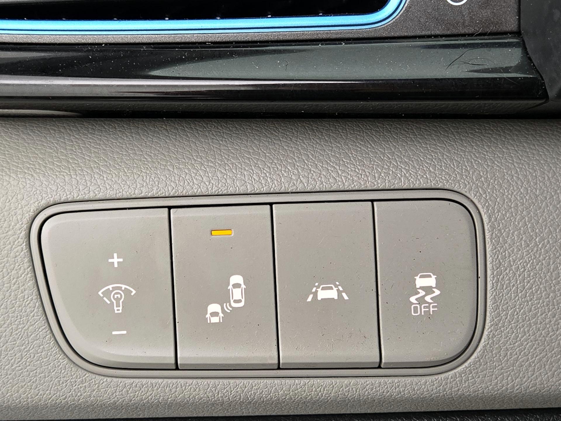 Thumbnail: 2017 Kia Niro - 13