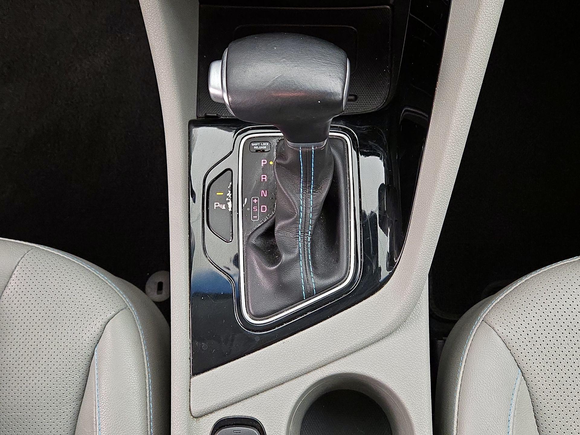 Thumbnail: 2017 Kia Niro - 18