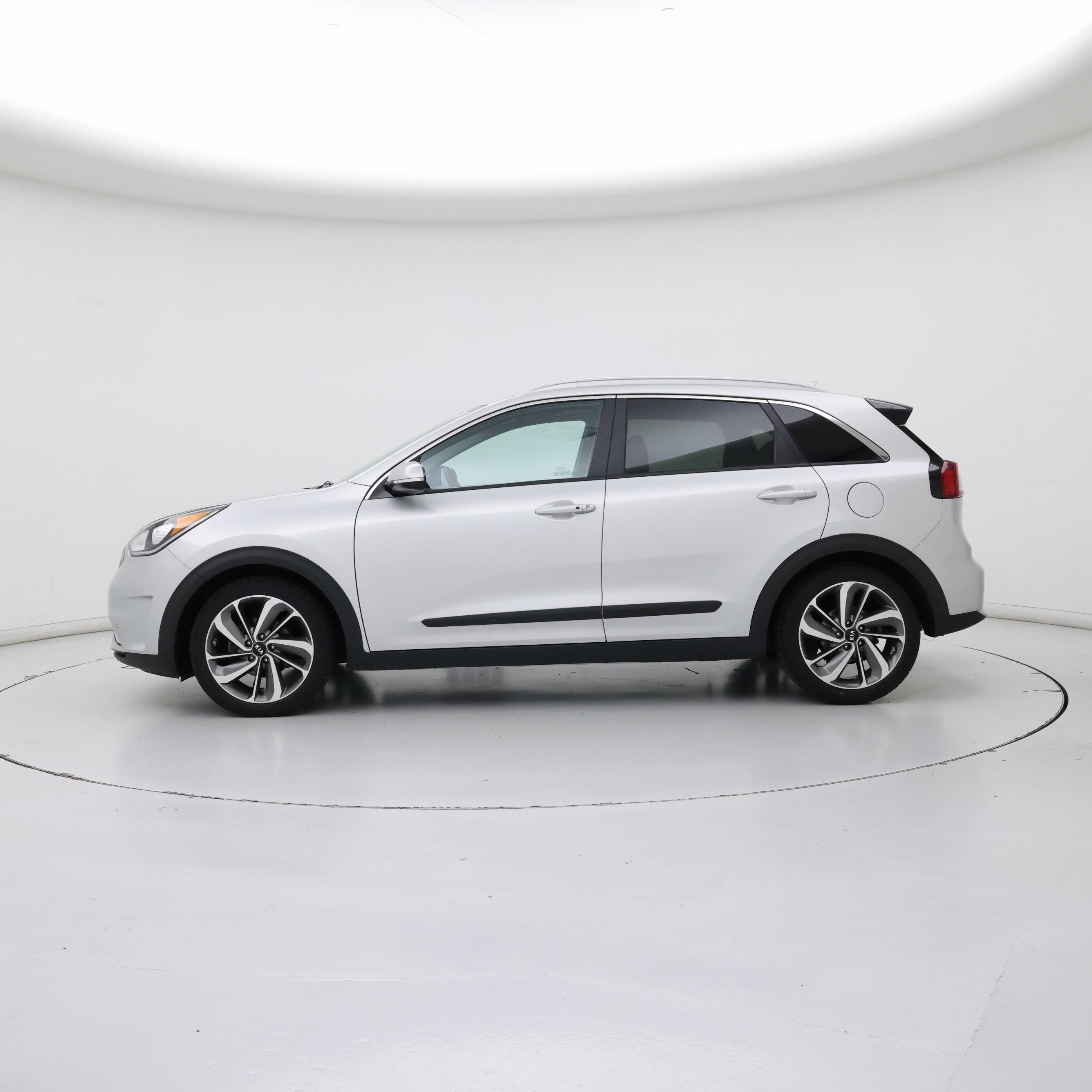 Thumbnail: 2017 Kia Niro - 3